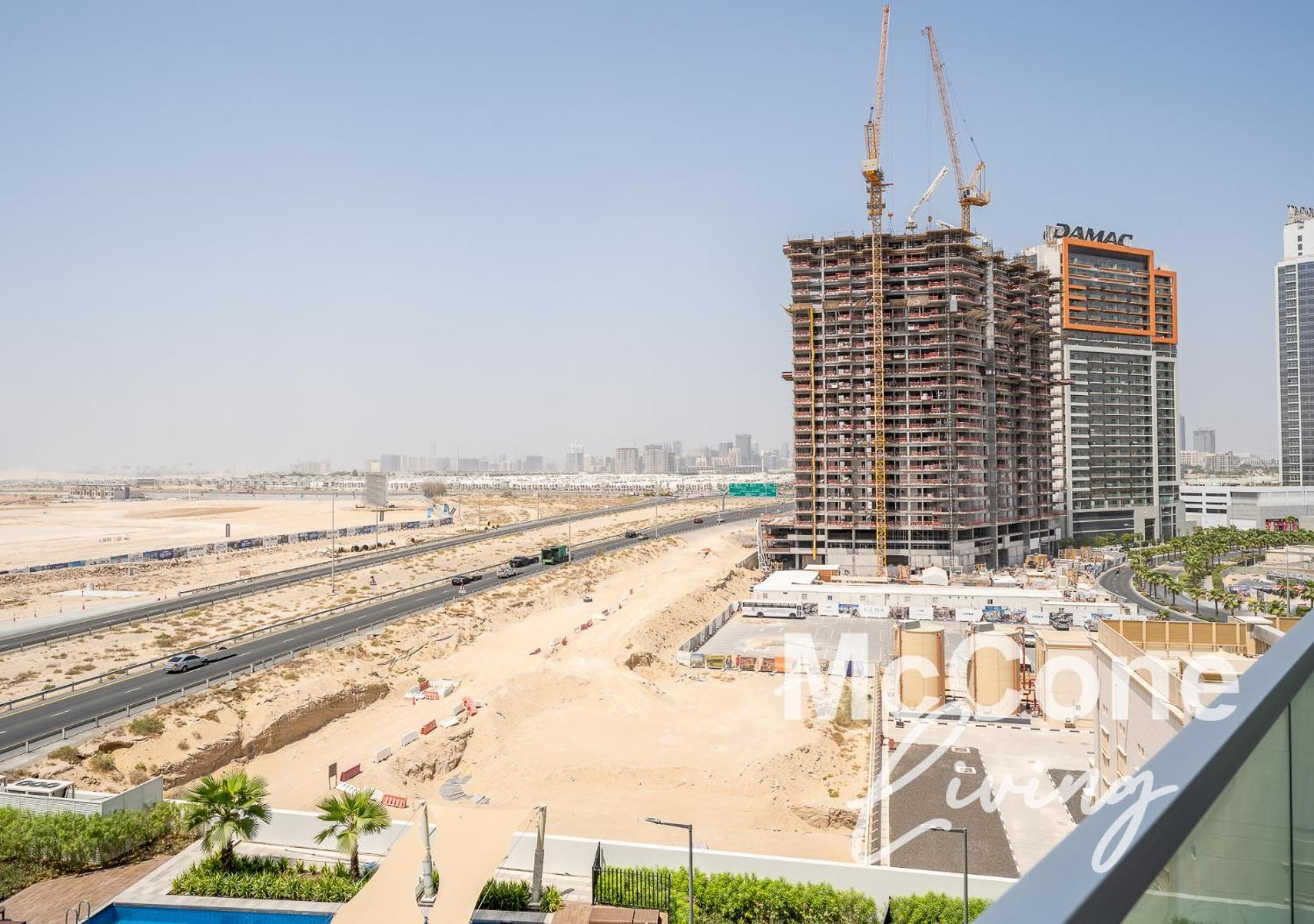 Apartment Stylish With Pool View & Free Parking Dubai
