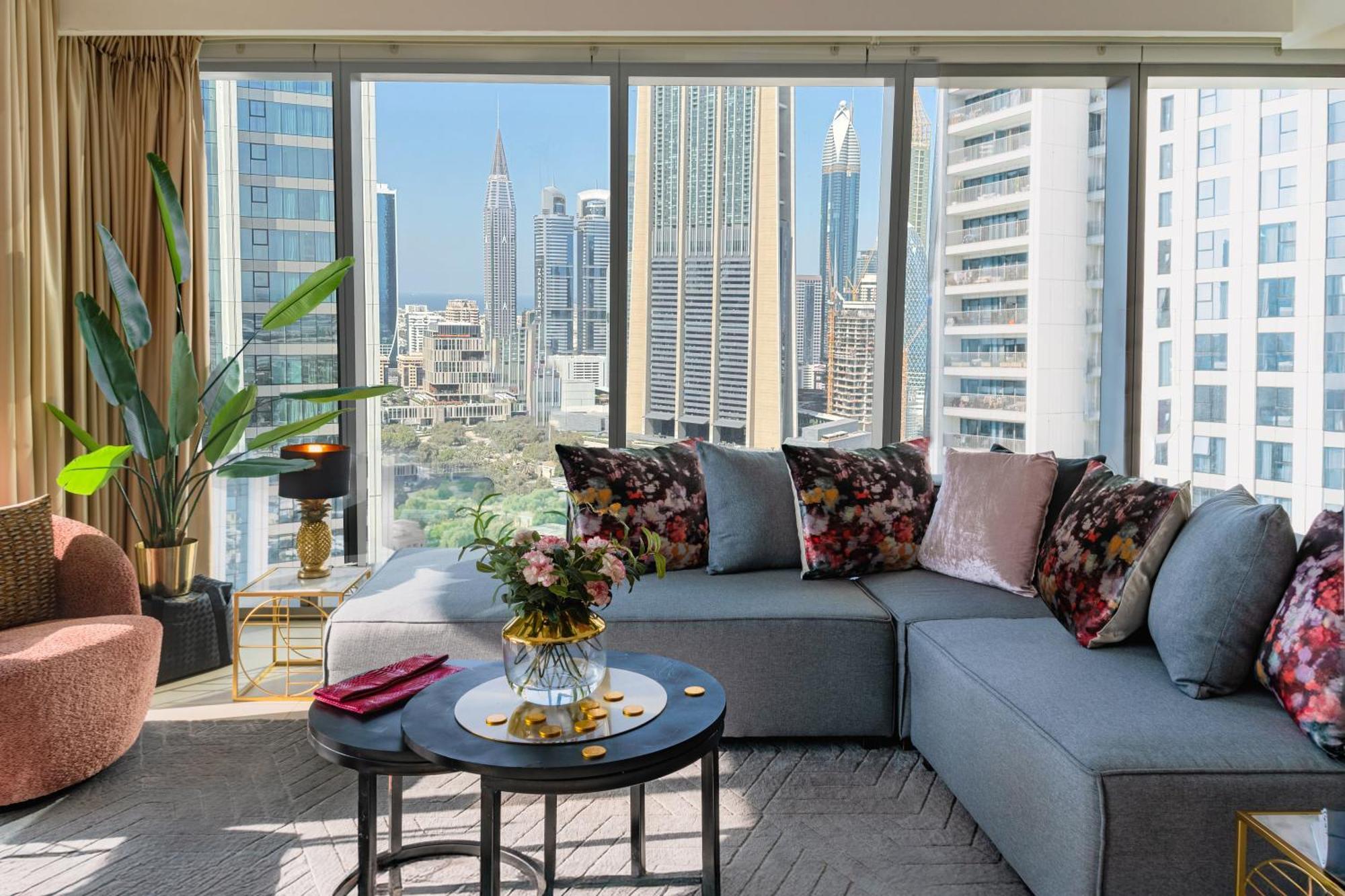 Burj Khalifa Lifestyle Boost! Fabulous 4bed Open View Corner Mall Access Apartment Dubai