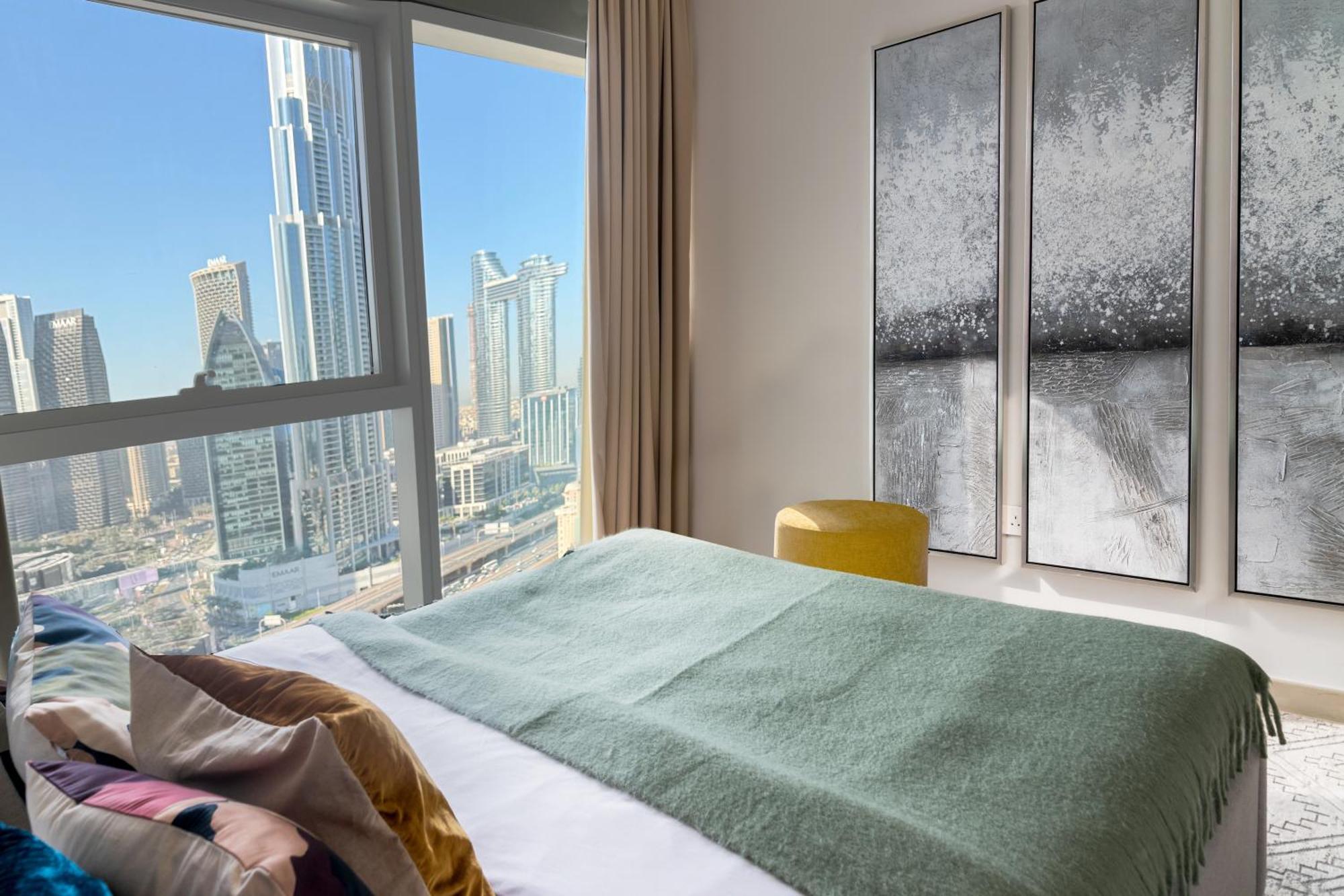 Burj Khalifa Lifestyle Boost! Fabulous 4bed Open View Corner Mall Access Apartment Dubai
