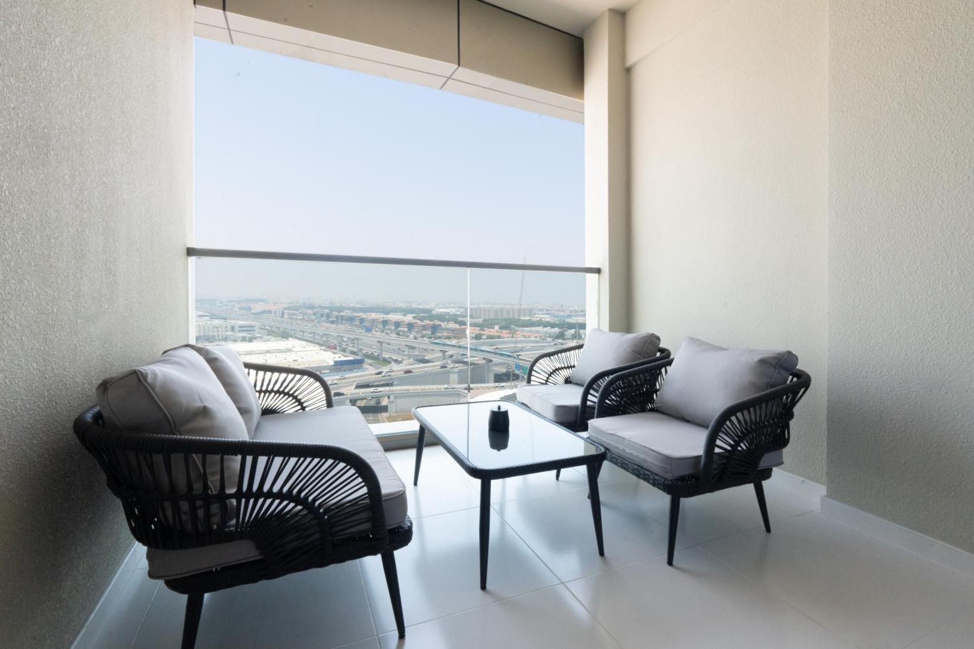 Keyrock Living - Stylish With Pool & Gym *