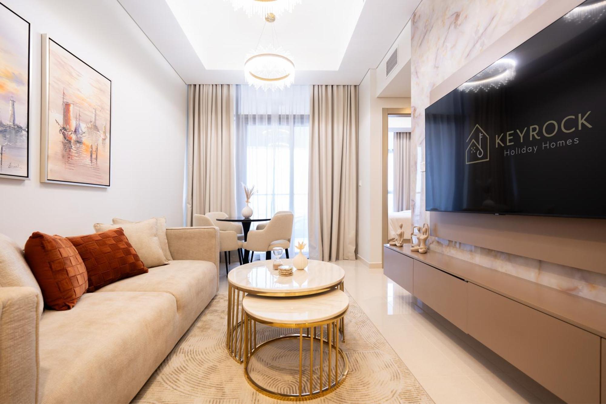 Keyrock Living - Stylish With Pool & Gym