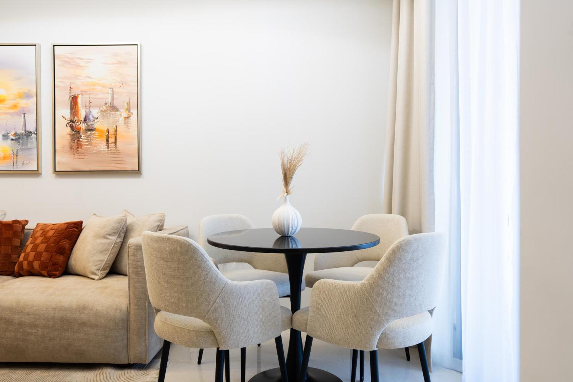 Apartment Keyrock Living - Stylish With Pool & Gym *