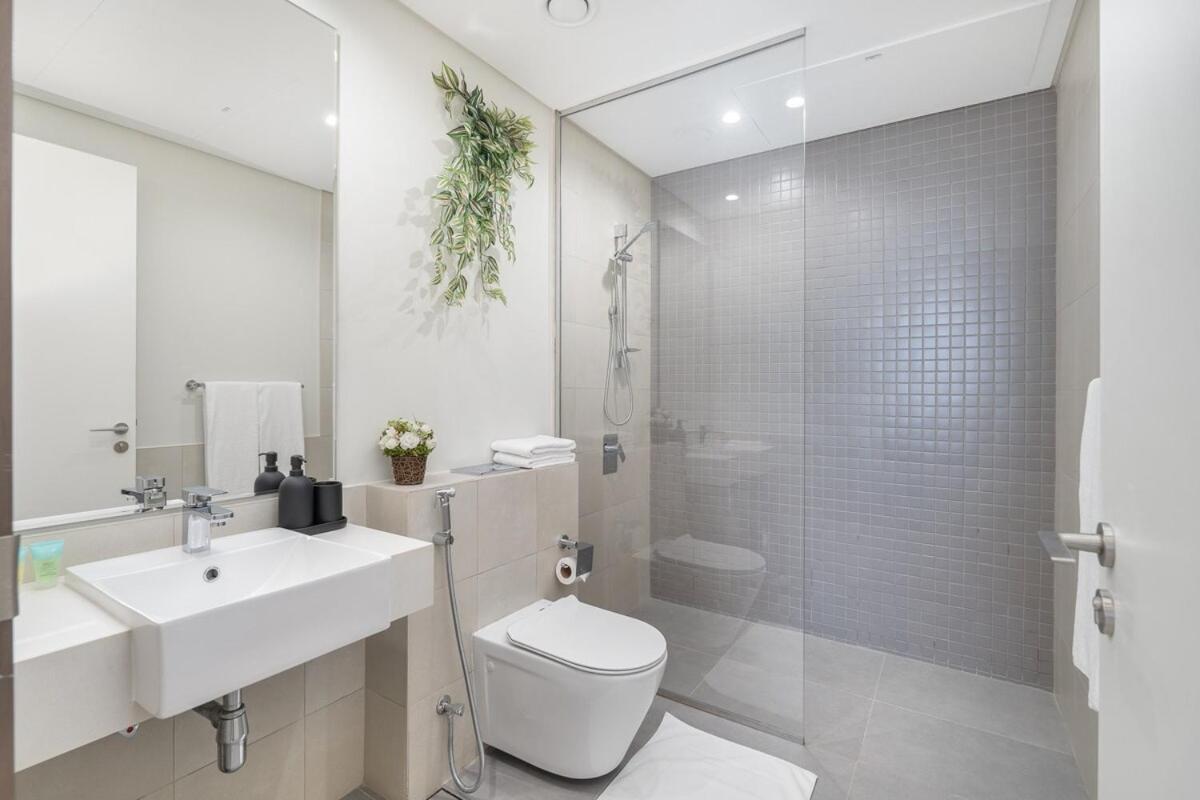 Apartment Vogue Al Wasl 1 East 17th Floor With Balcony View Of Zabeel Park And Frame, Walkable To Metro, Near Sheikh Zayed Road & World Trade Centre *