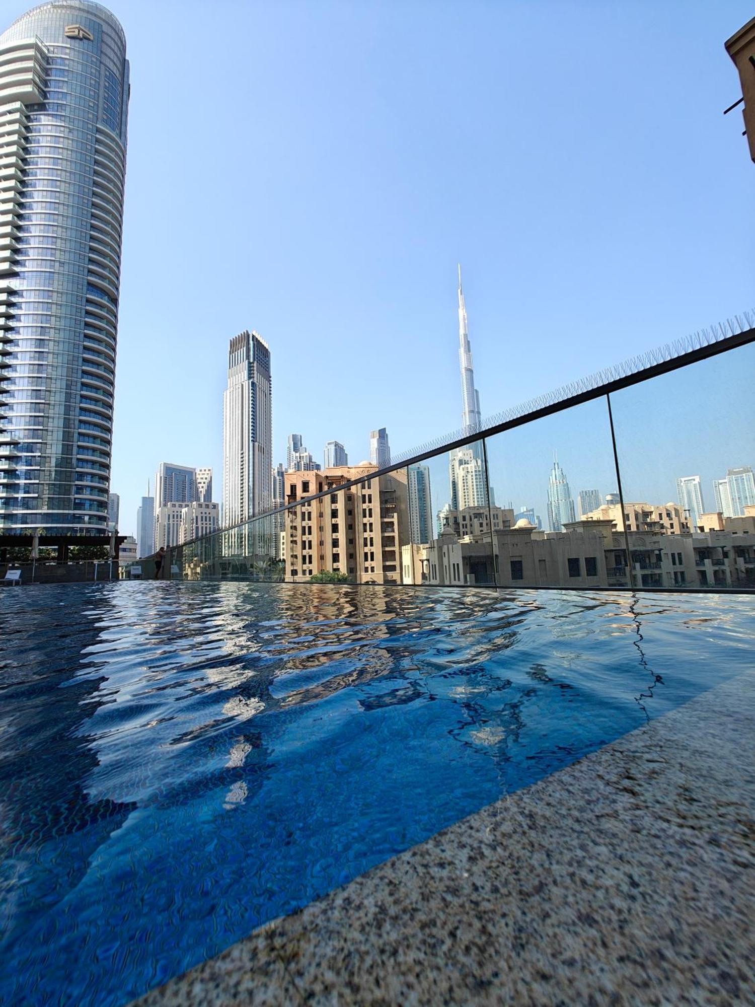 Luxurious In Downtown, *