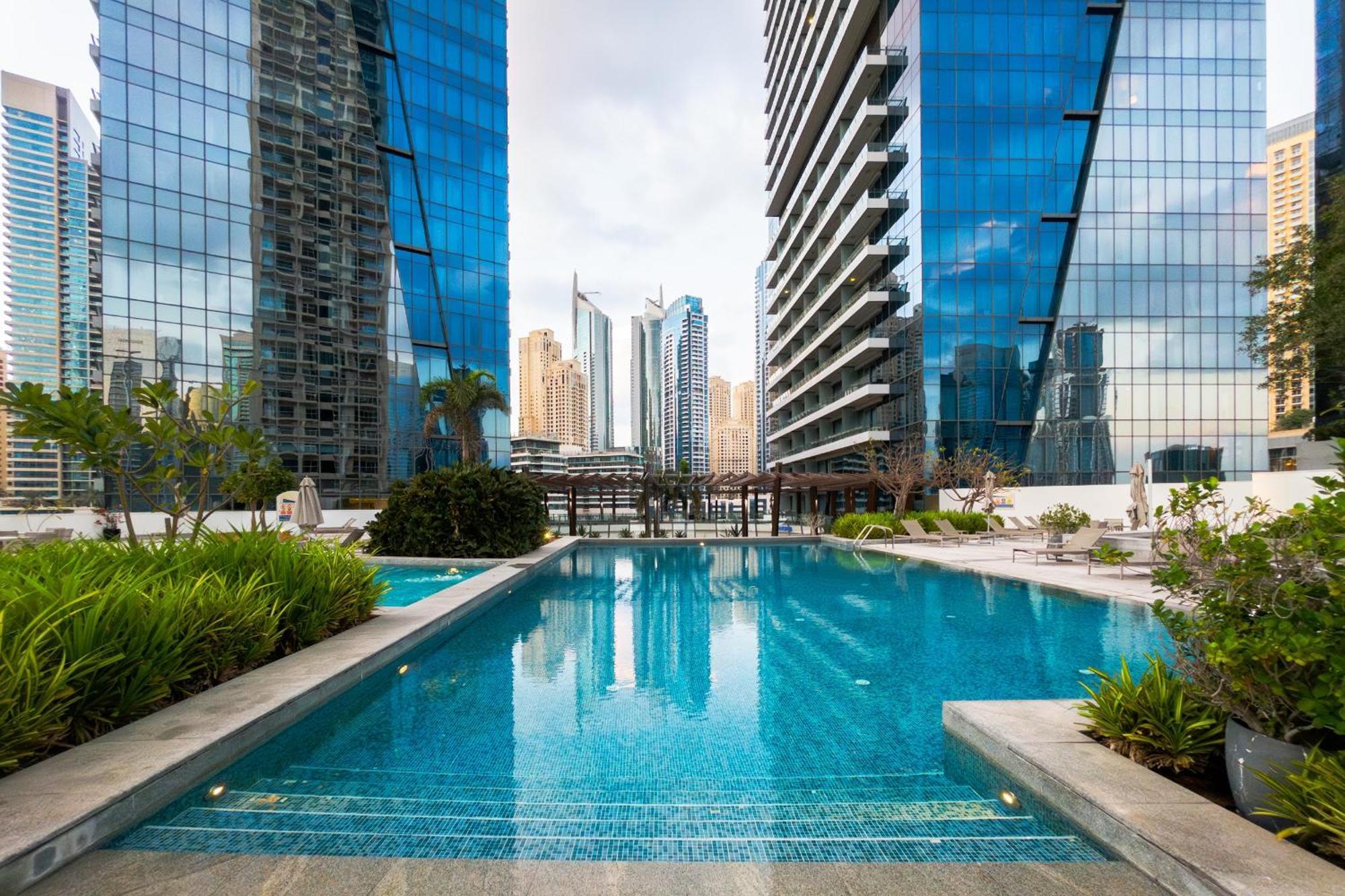 Apartment Silverene Tower, 28th-floor Marina View, Walk To