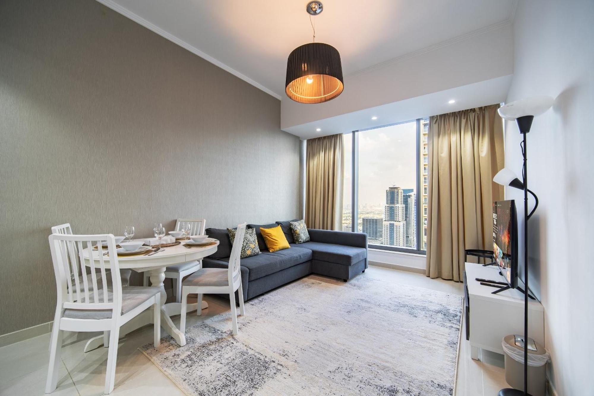 Apartment Silverene Tower, 28th-floor Marina View, Walk To Dubai