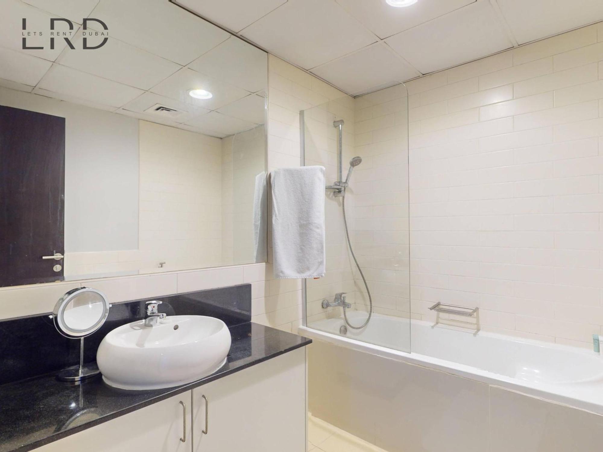 Stylish 2br Steps From Metro And Marina Mall Apartment *