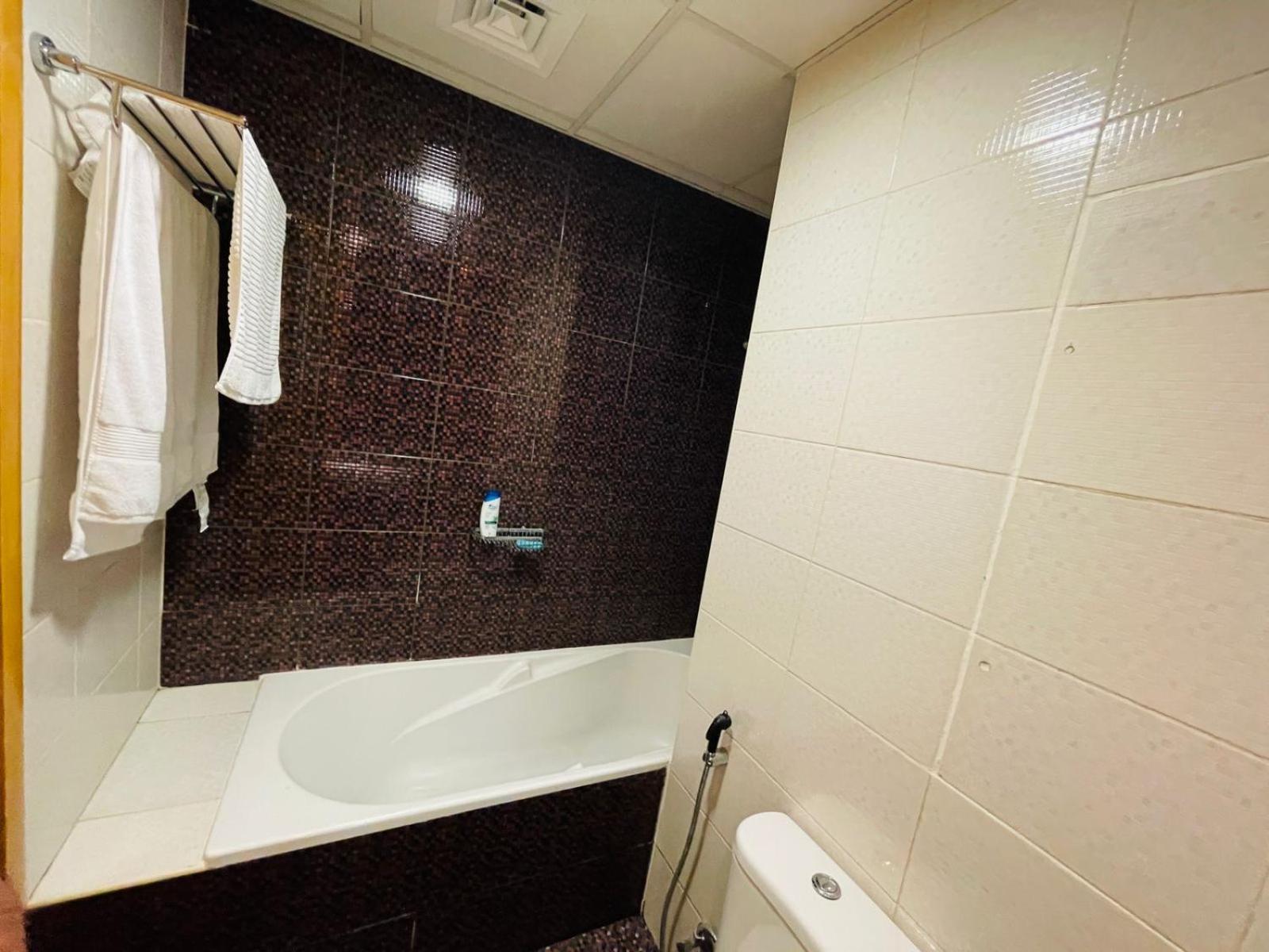 Apartment In Marina Near Dmcc Metro Zumurud Tower