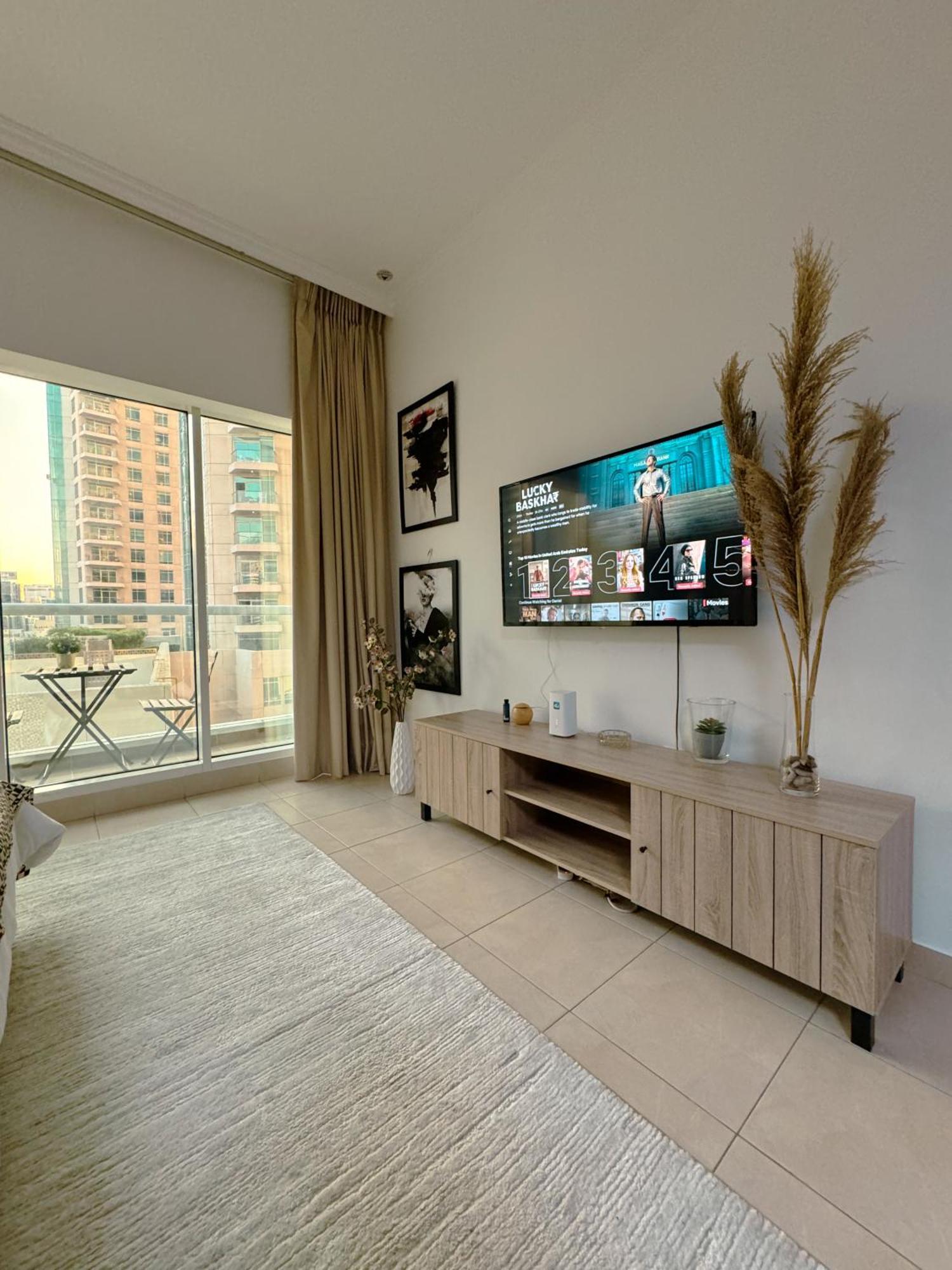 5 Minutes Walk To Mall And Burj Khalifa Apartment *