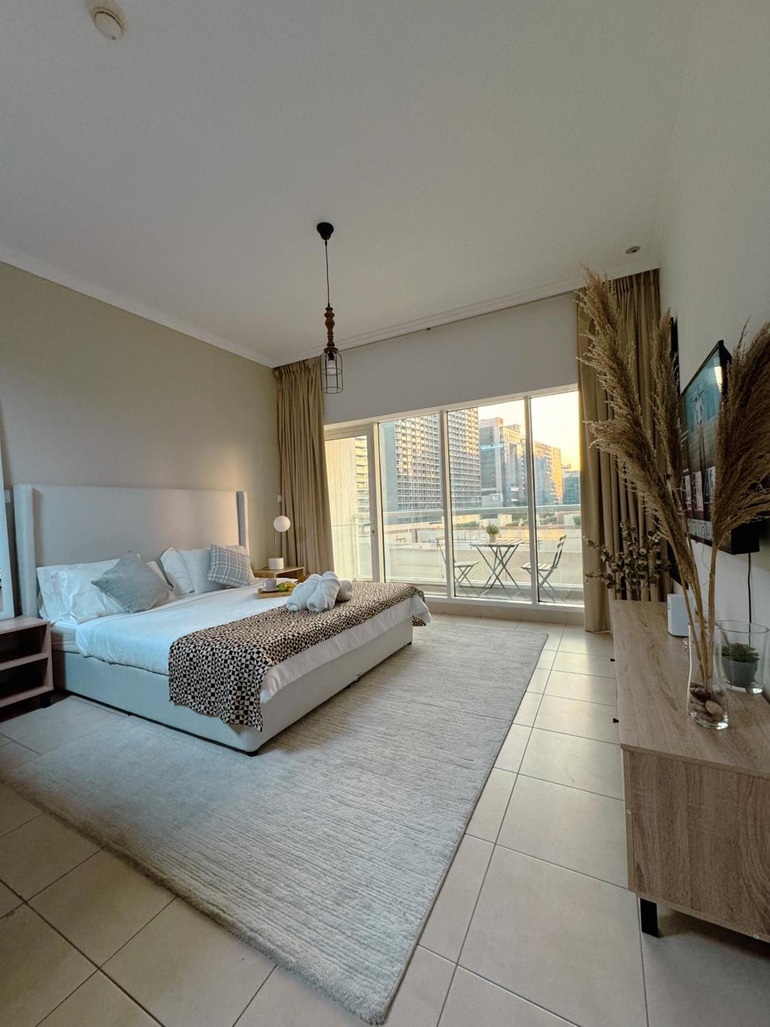 Apartment 5 Minutes Walk To Mall And Burj Khalifa *
