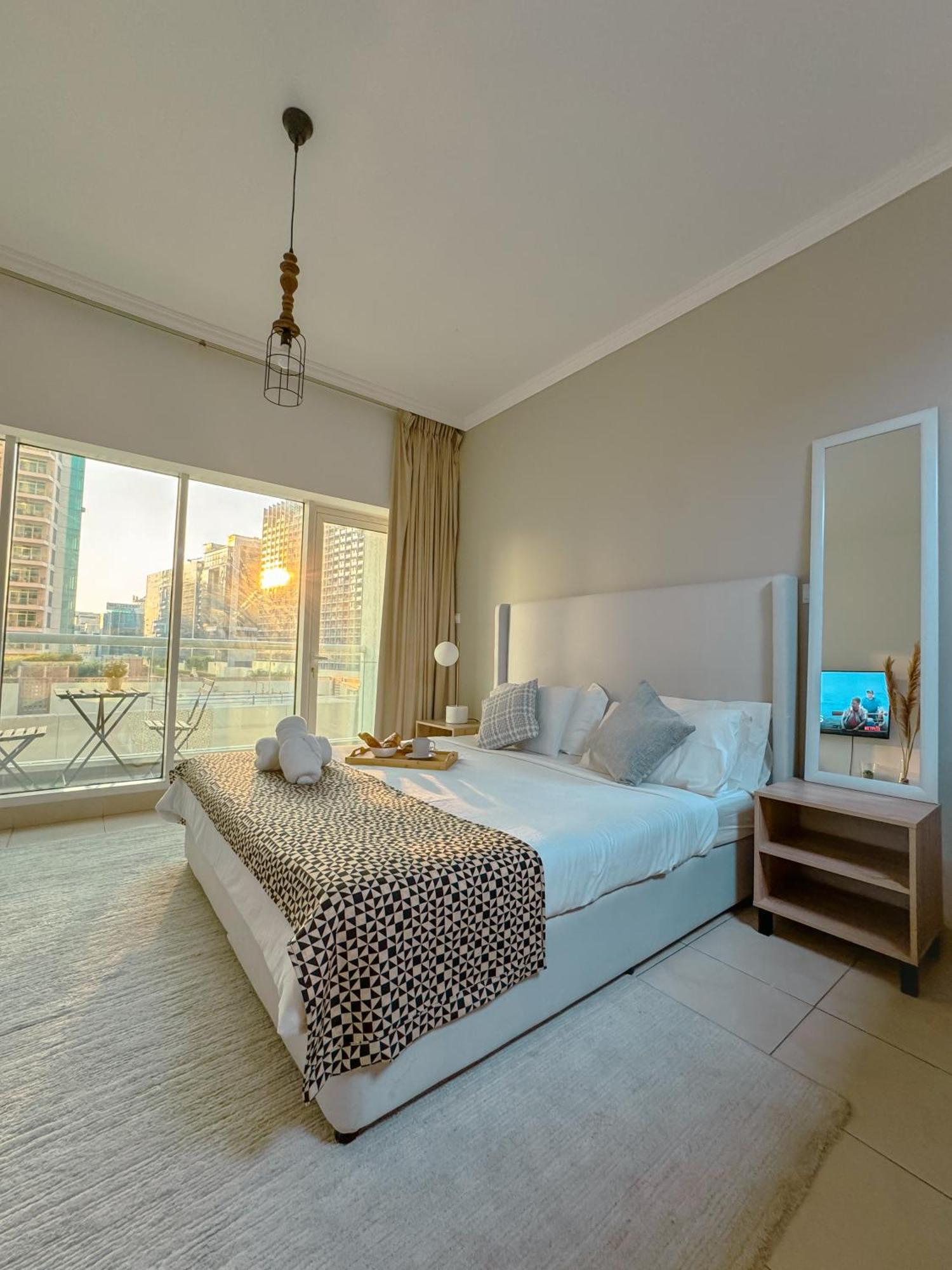 5 Minutes Walk To Mall And Burj Khalifa Apartment Dubai