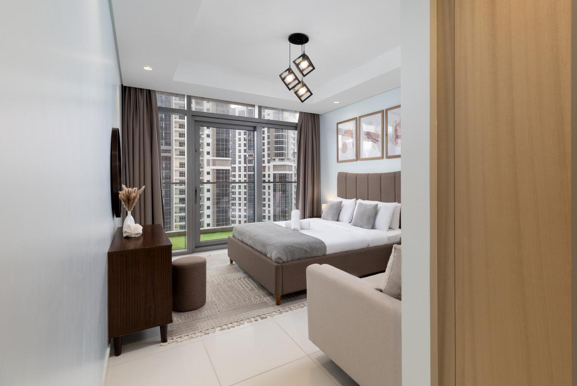Burj Khalifa Views 2br With Infinity Pool Downtown Apartment