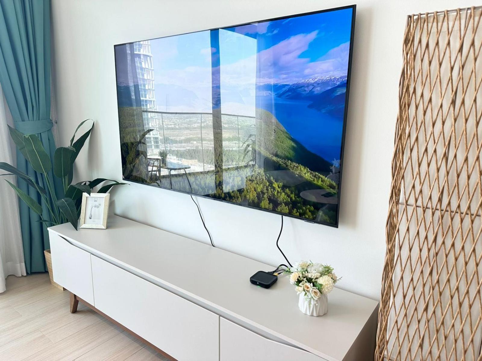 Brand New 2-bedroom With Balcony Apartment *
