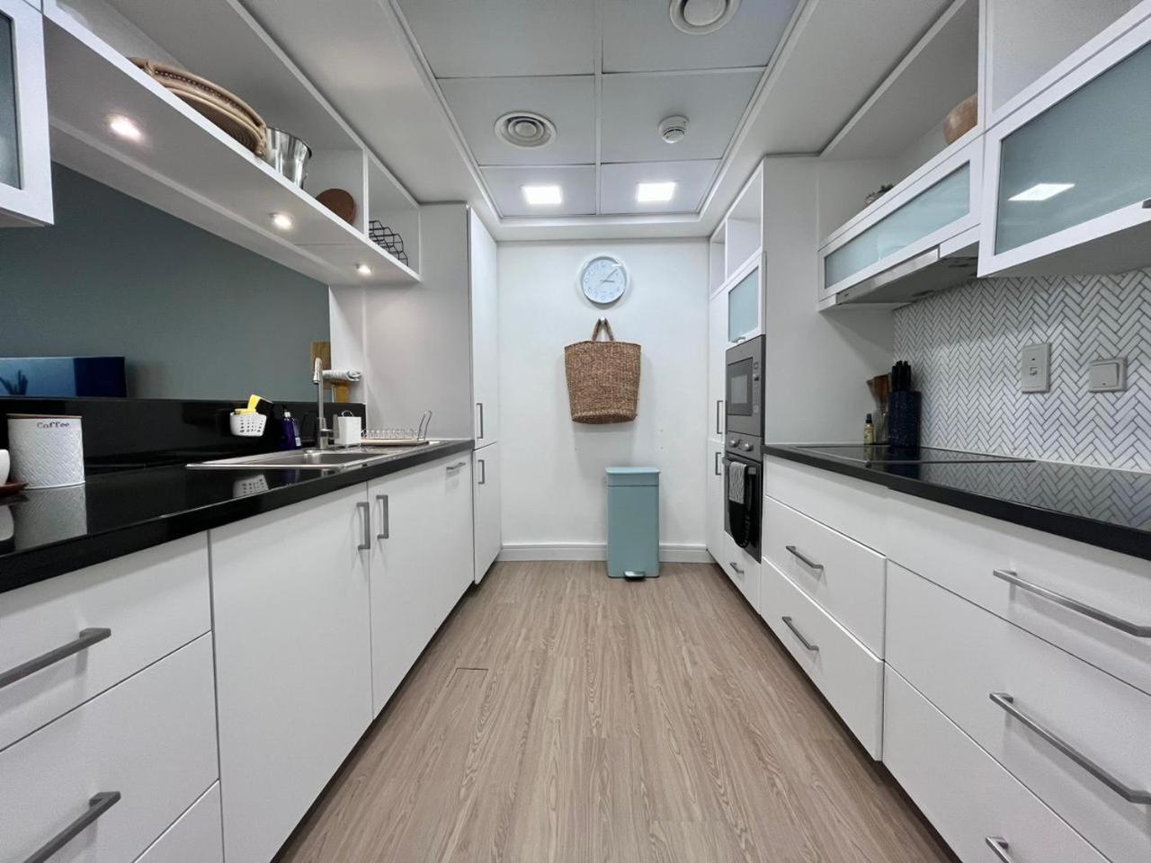 Bright And Spacious Flat Downtown Burj Khalifa
