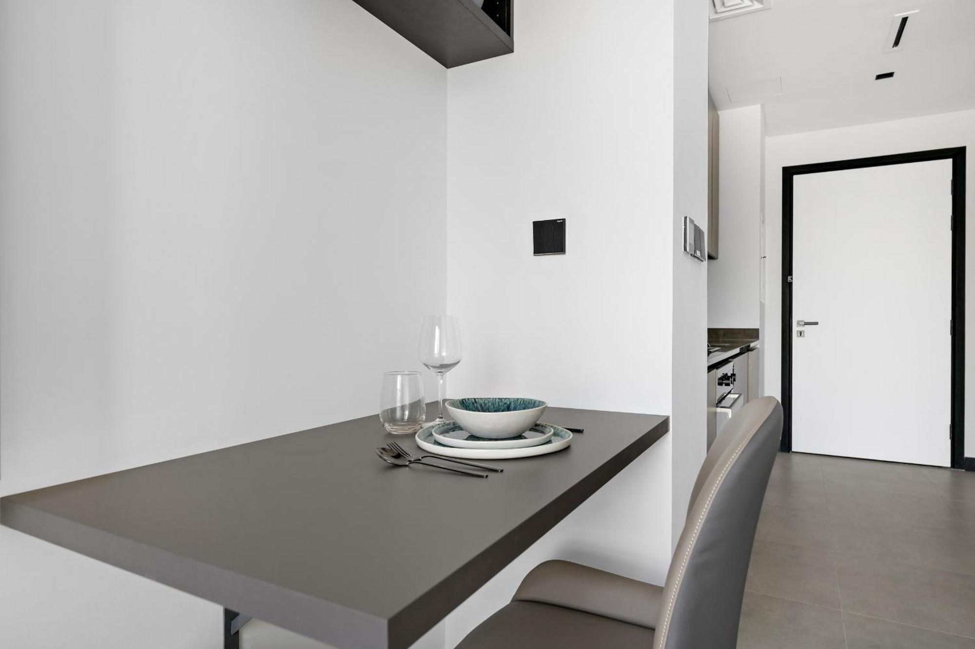 Vayk - Fresh & Trendy In Business Bay Apartment