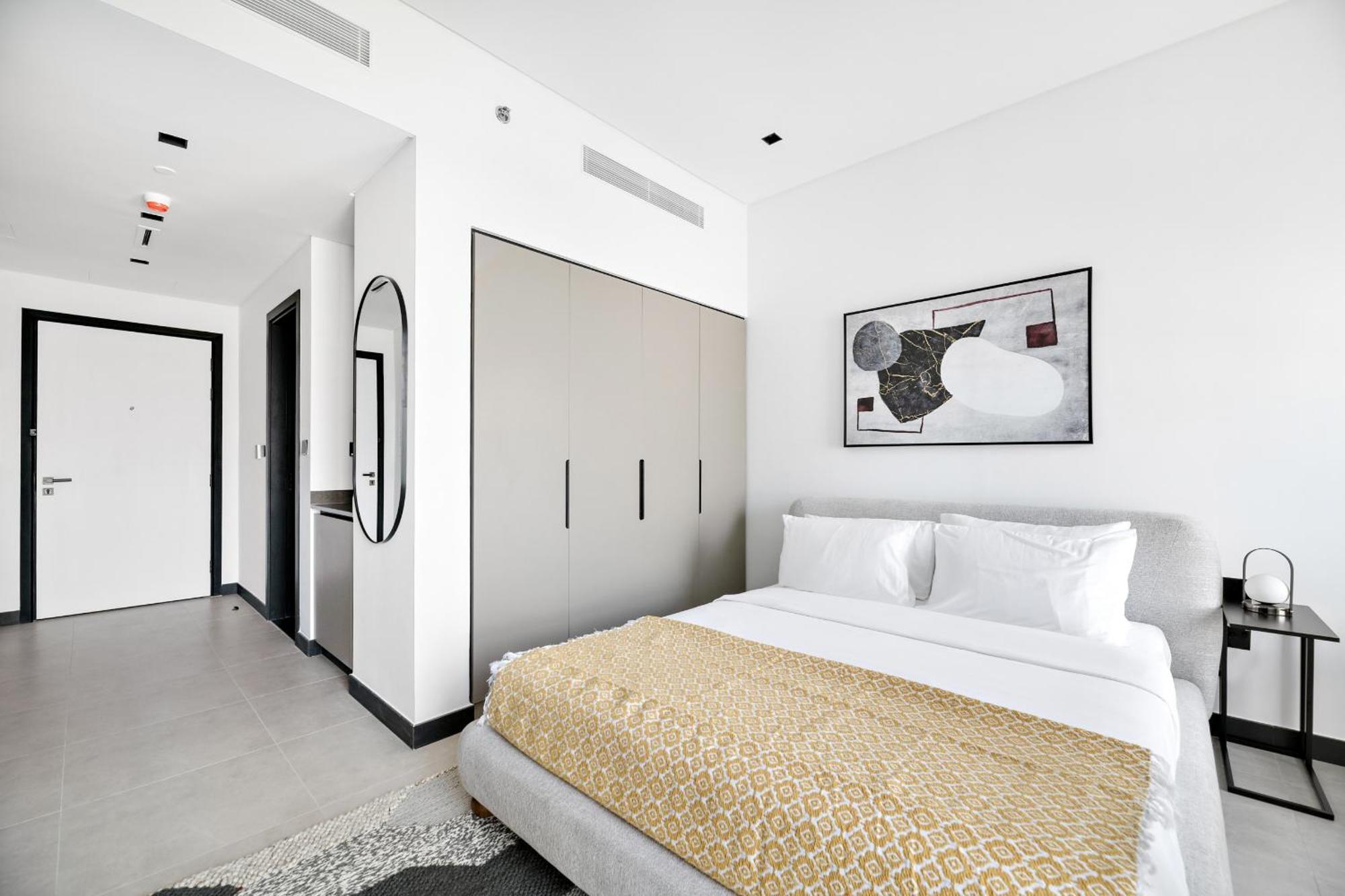 Vayk - Fresh & Trendy In Business Bay Apartment *