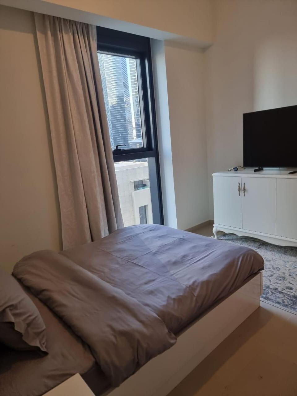 Luxury 2 Bedroom Act 1 *