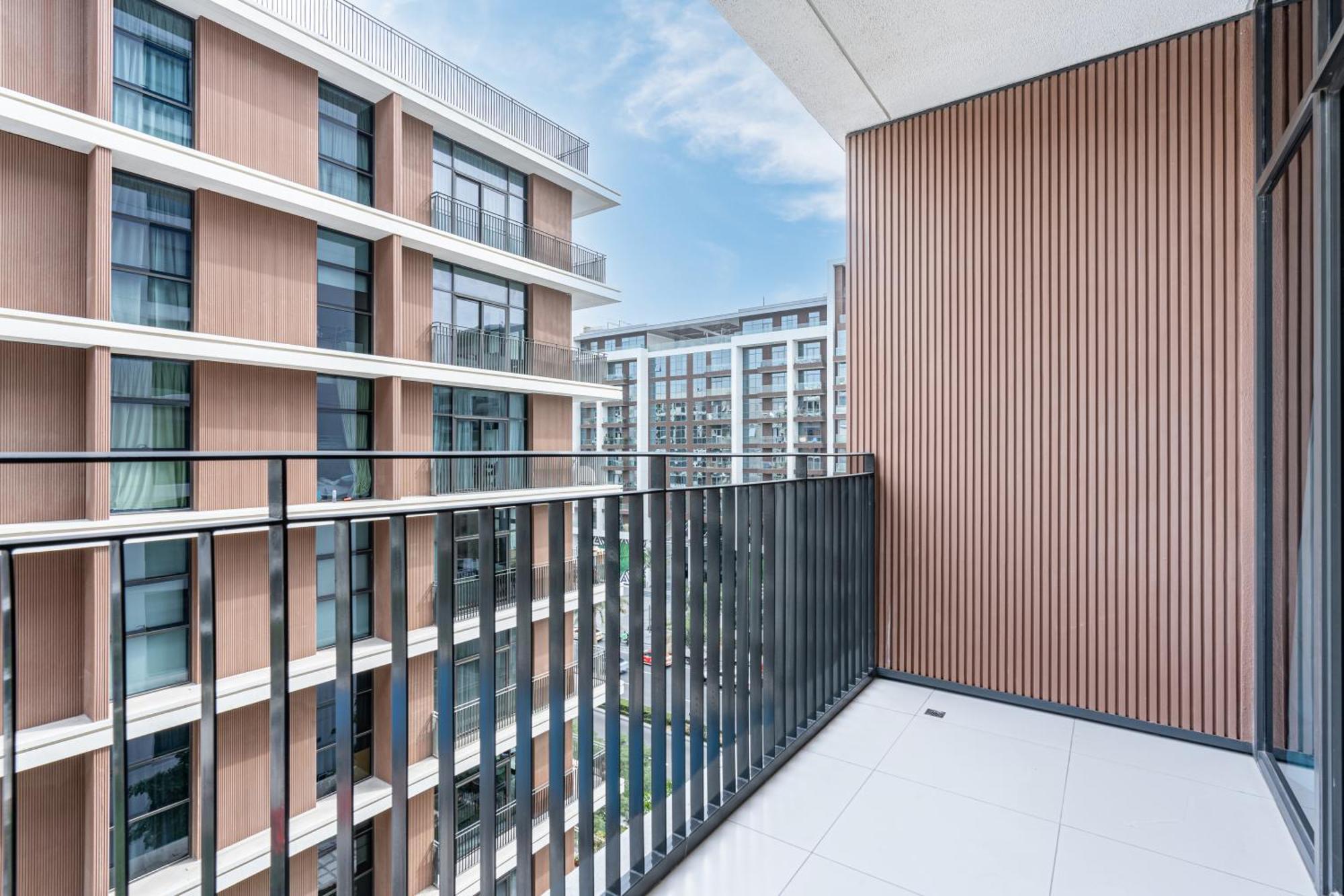 Premium In Park Point Near Hills Mall *