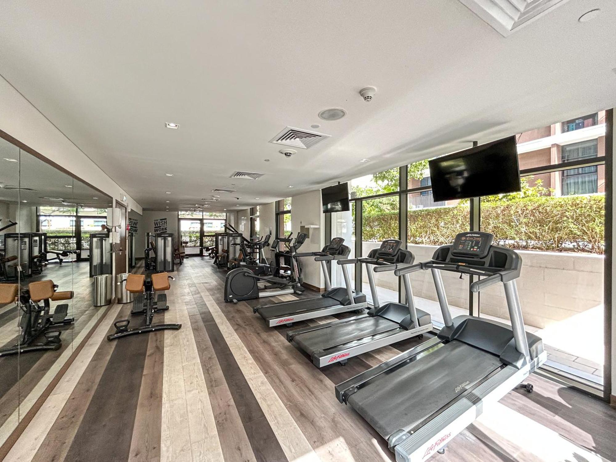 Premium In Park Point Near Hills Mall Apartment *