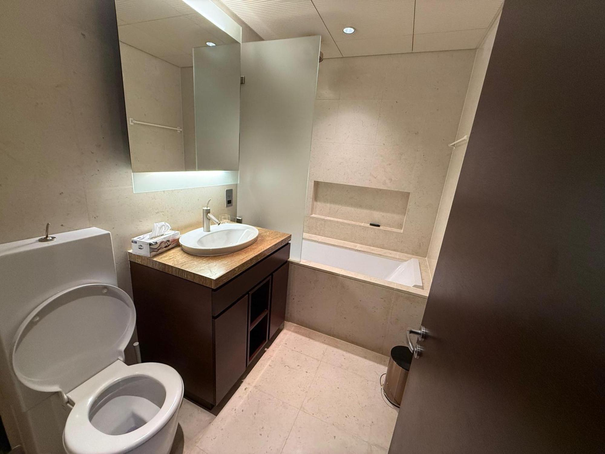 Fully Furnished 2 Bhk In Downtown Apartment *