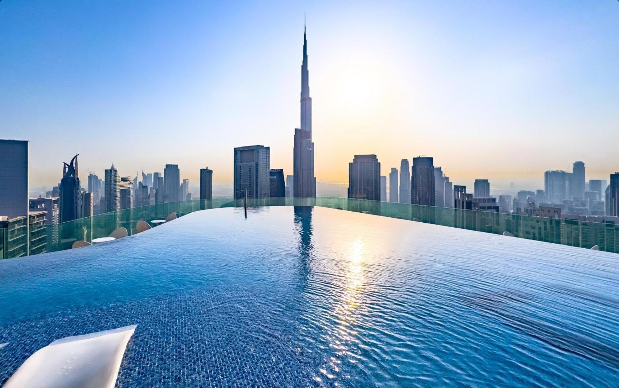 Paramount Tower And Residences With Infinity Sky Pool Dubai