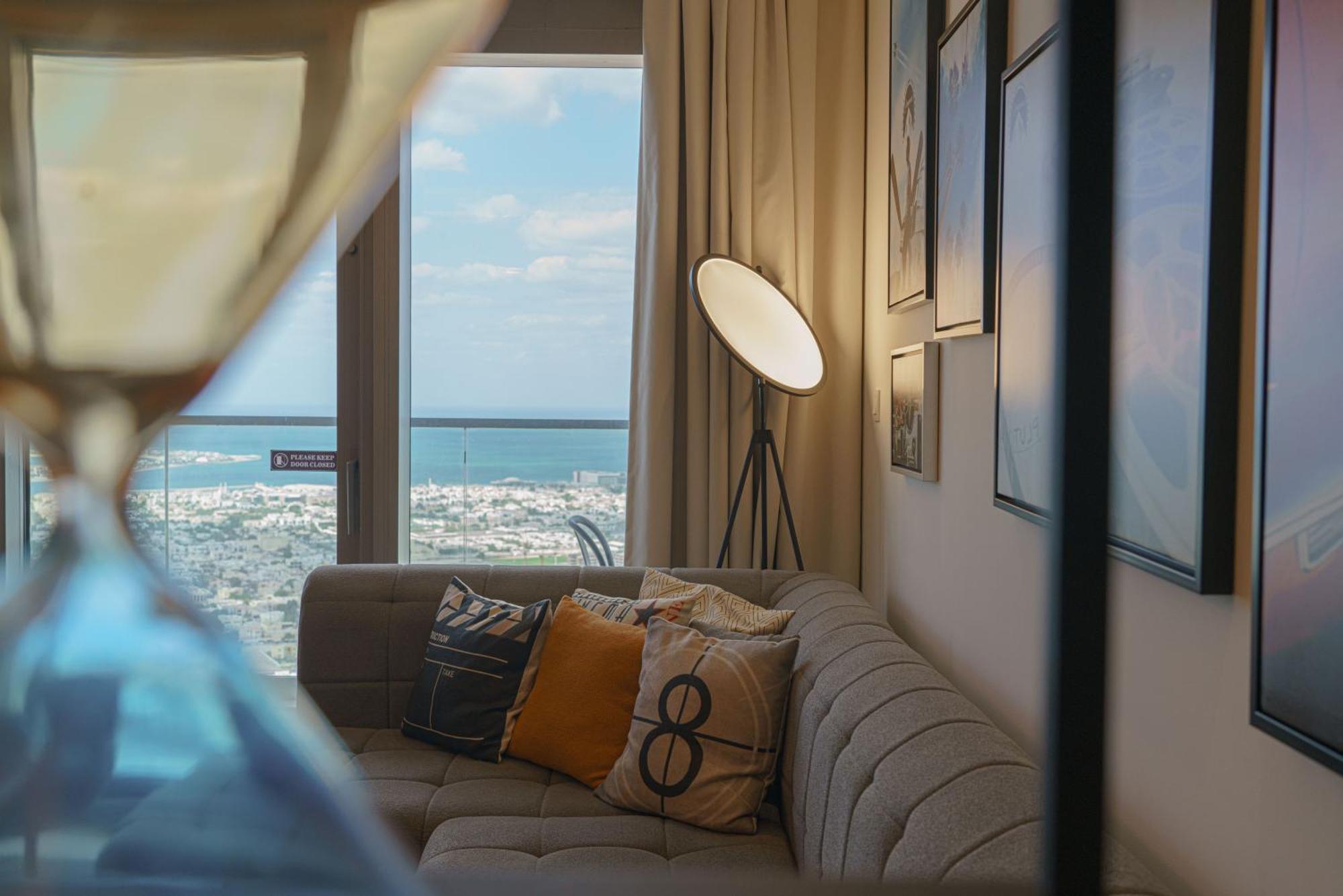 Paramount Tower And Residences With Infinity Sky Pool Dubai