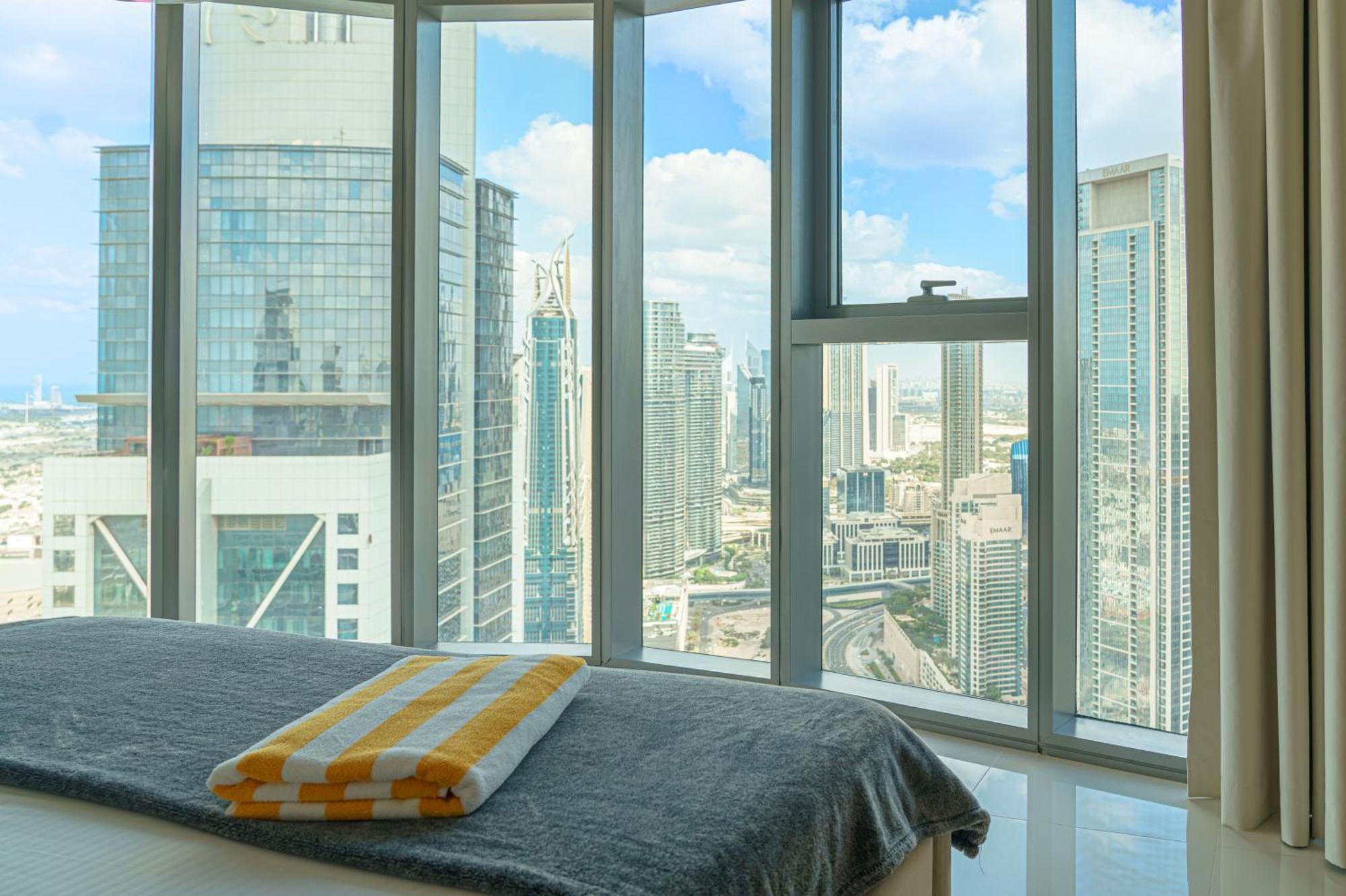 Paramount Tower And Residences With Infinity Sky Pool