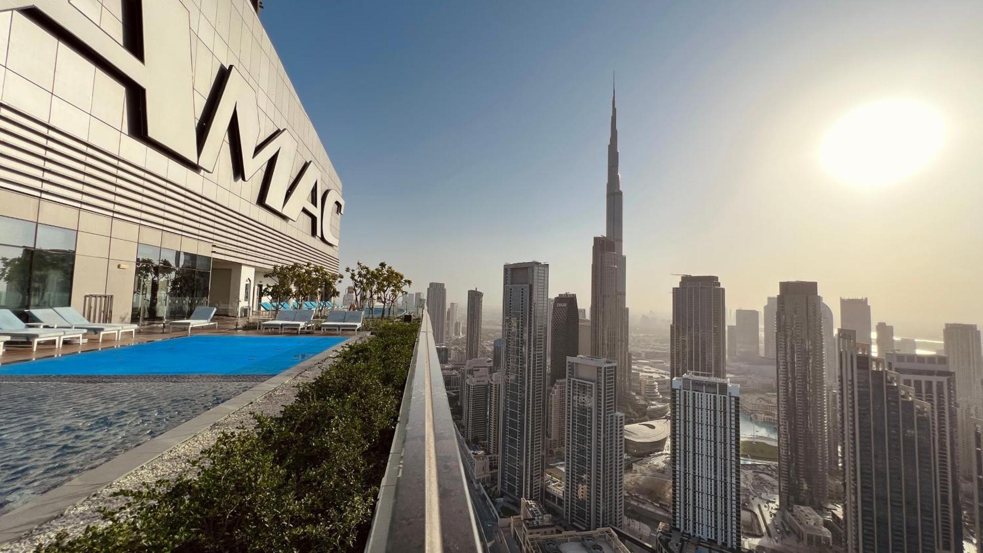 Apartment Paramount Tower And Residences With Infinity Sky Pool Dubai