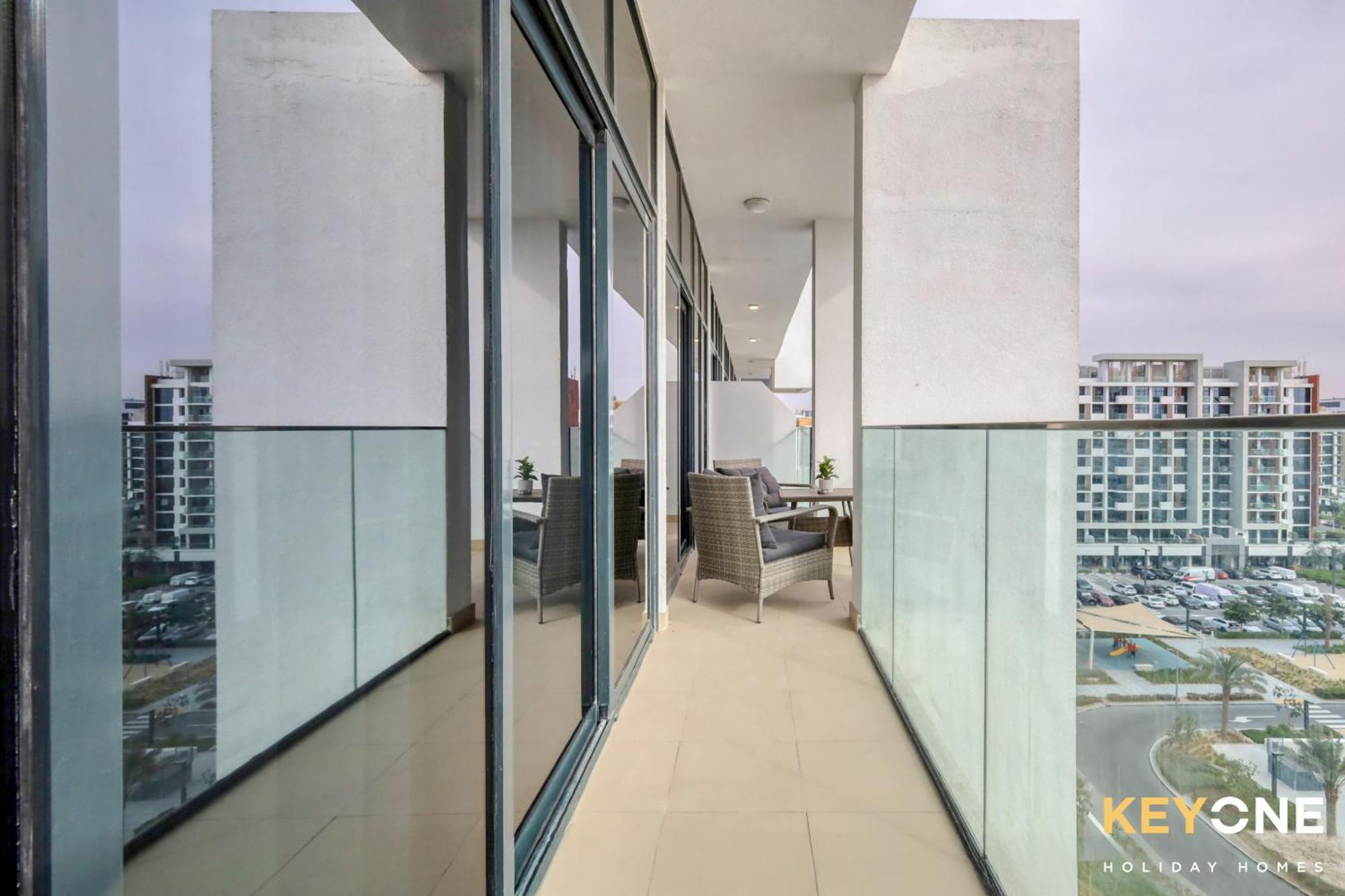 Exquisite Living In Riviera One Bedroom Apartment *