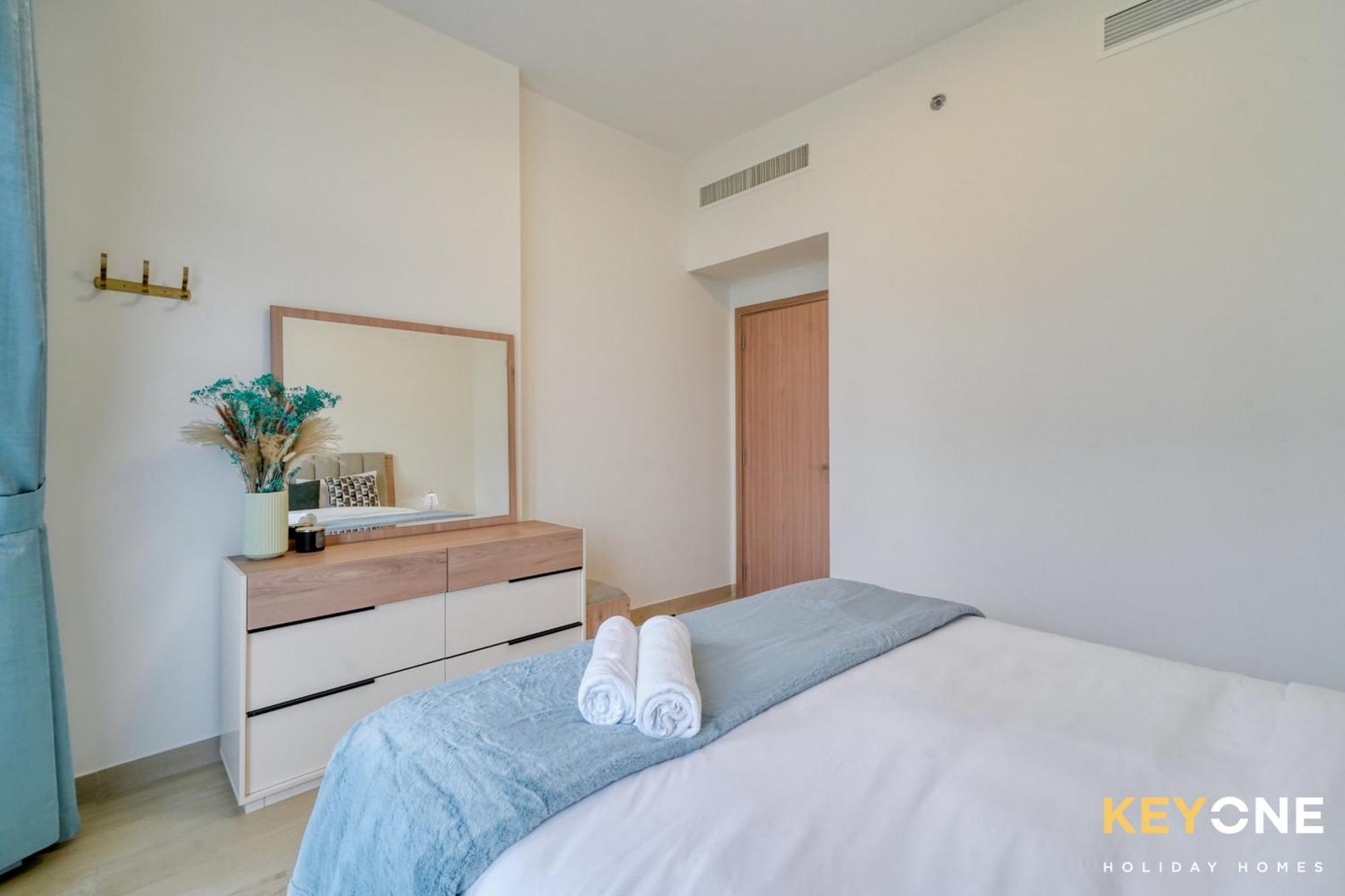 Exquisite Living In Riviera One Bedroom Apartment *