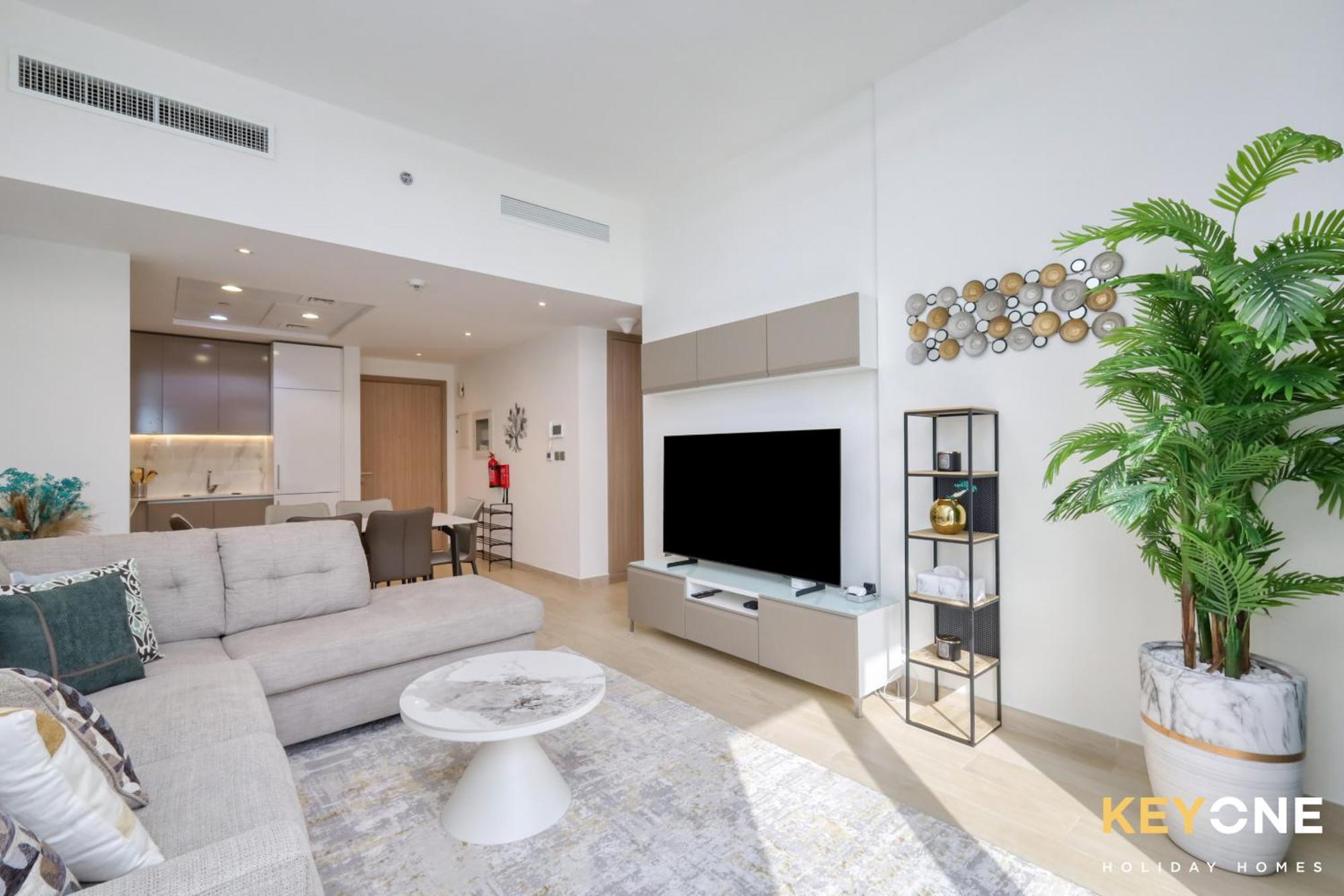 Exquisite Living In Riviera One Bedroom Apartment *