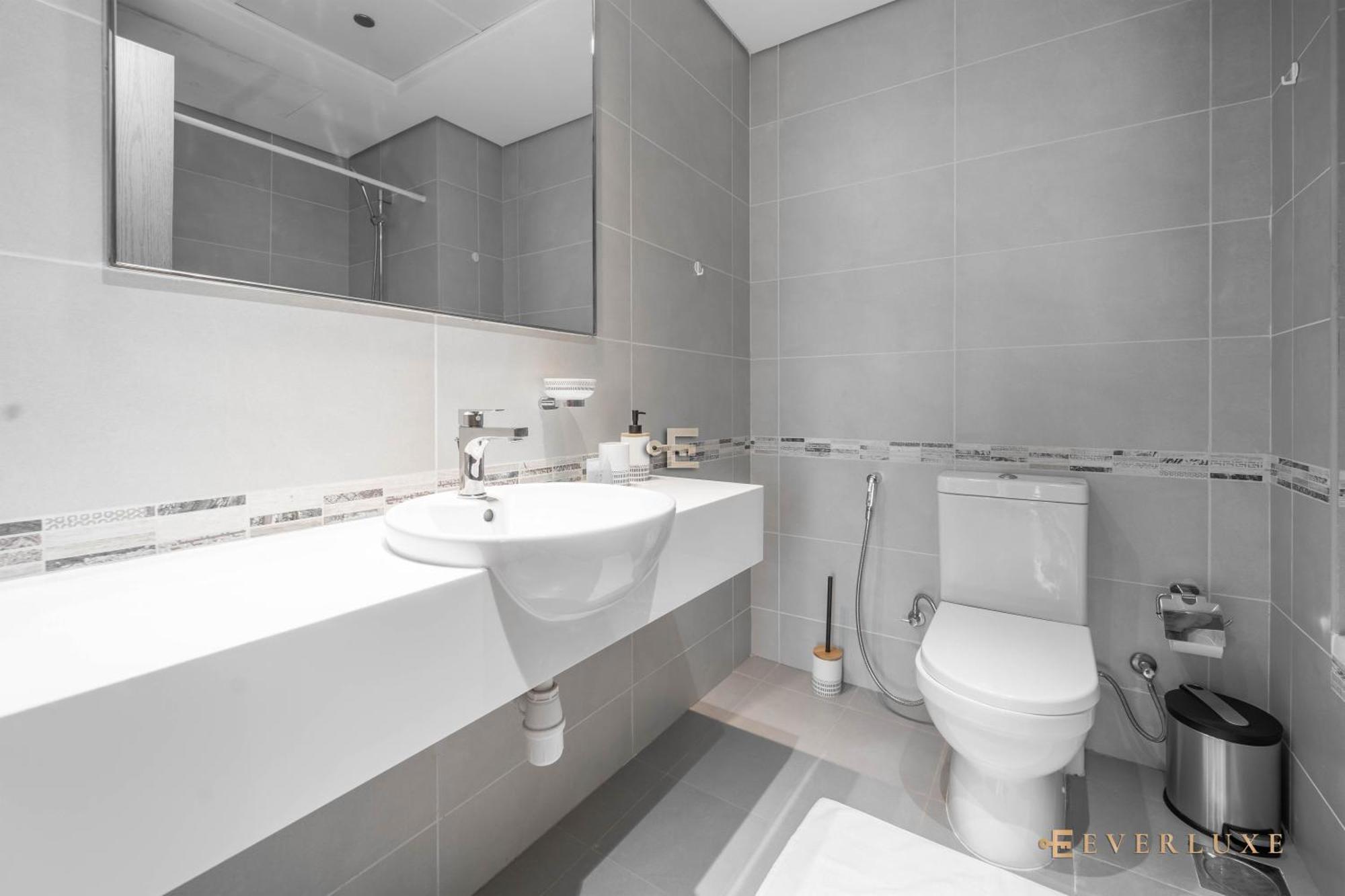 Beautiful 2 Bedroom Montrose Apartment