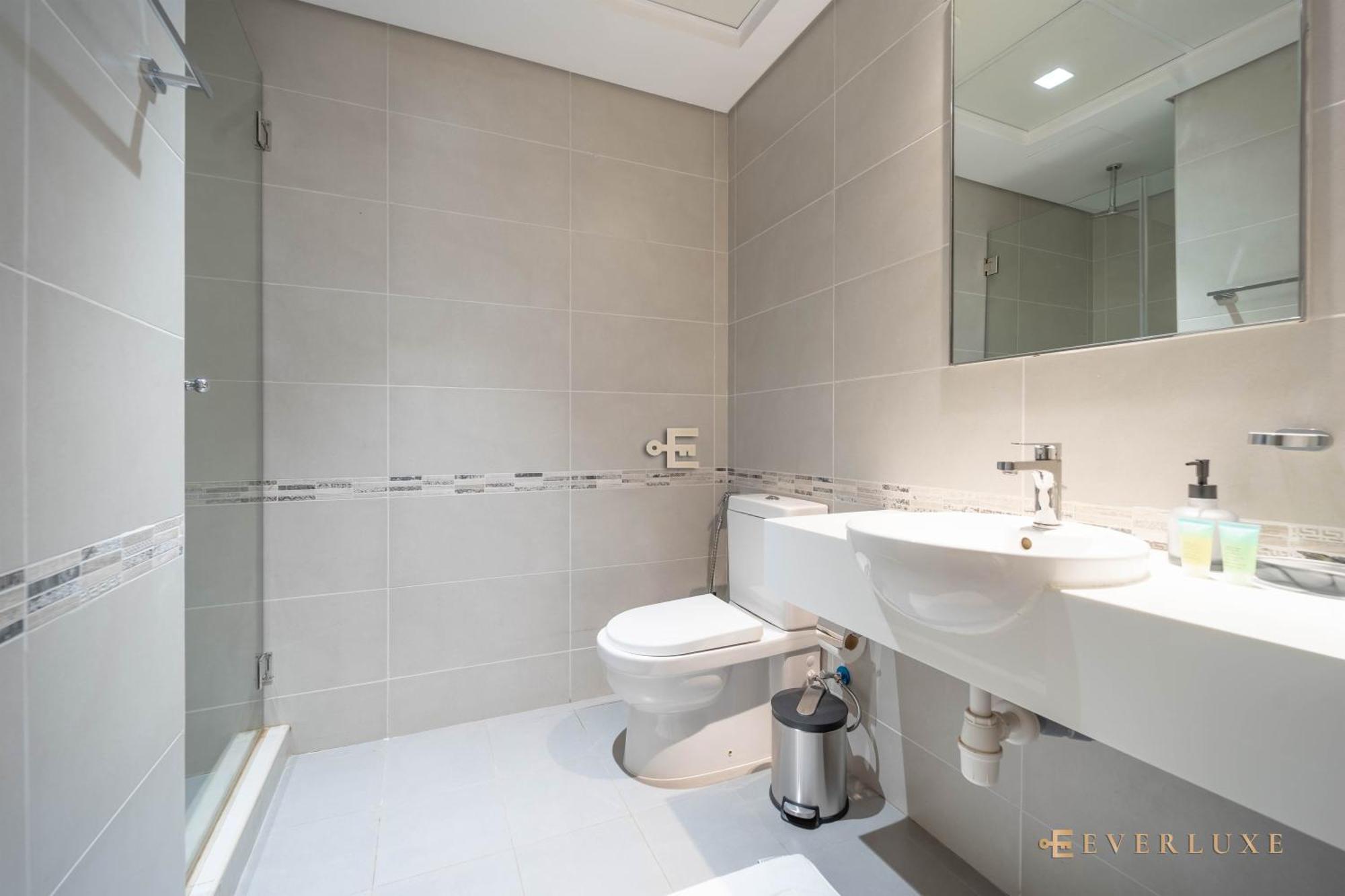 Beautiful 2 Bedroom Montrose Apartment