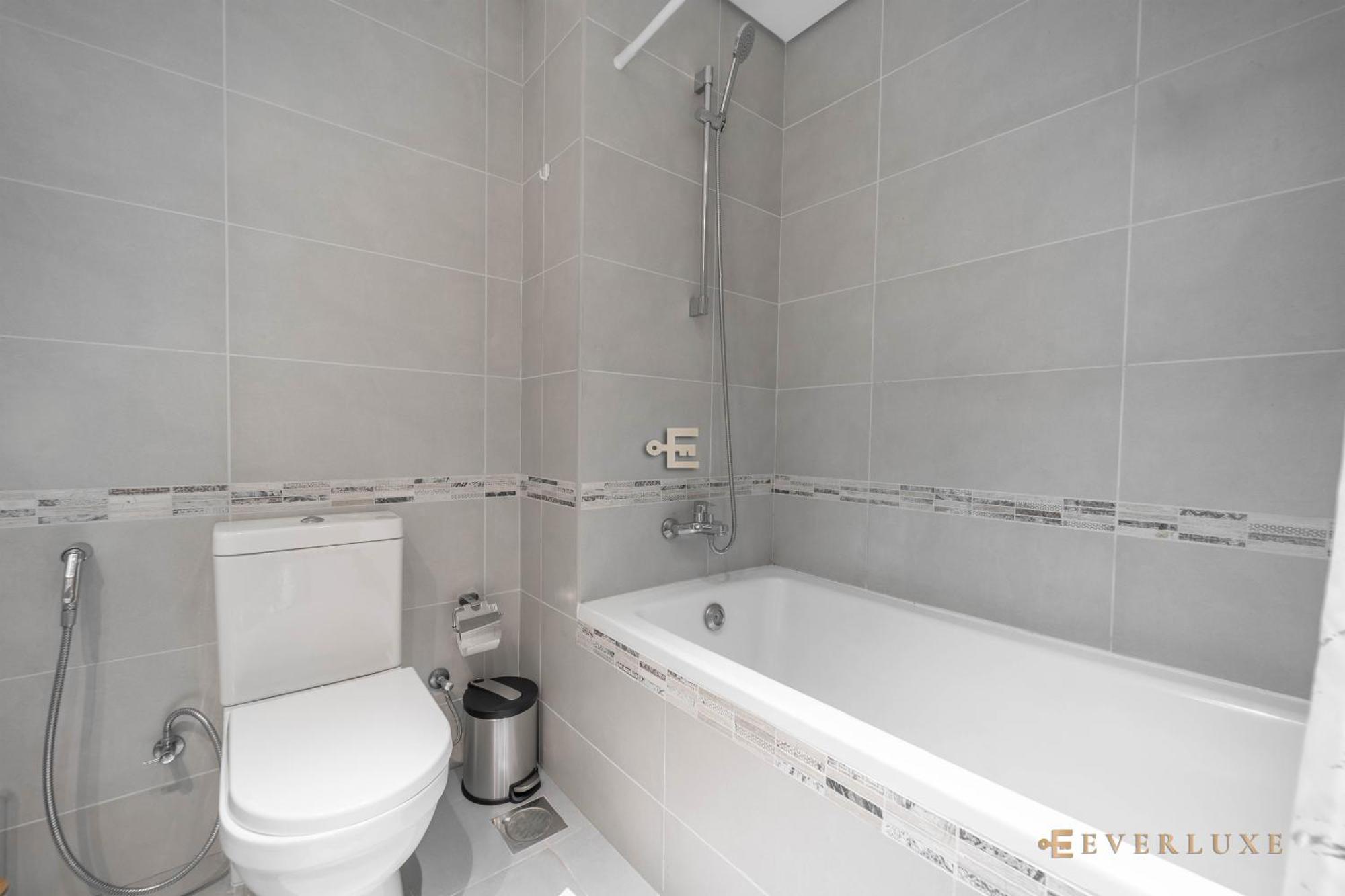 Beautiful 2 Bedroom Montrose Apartment Dubai