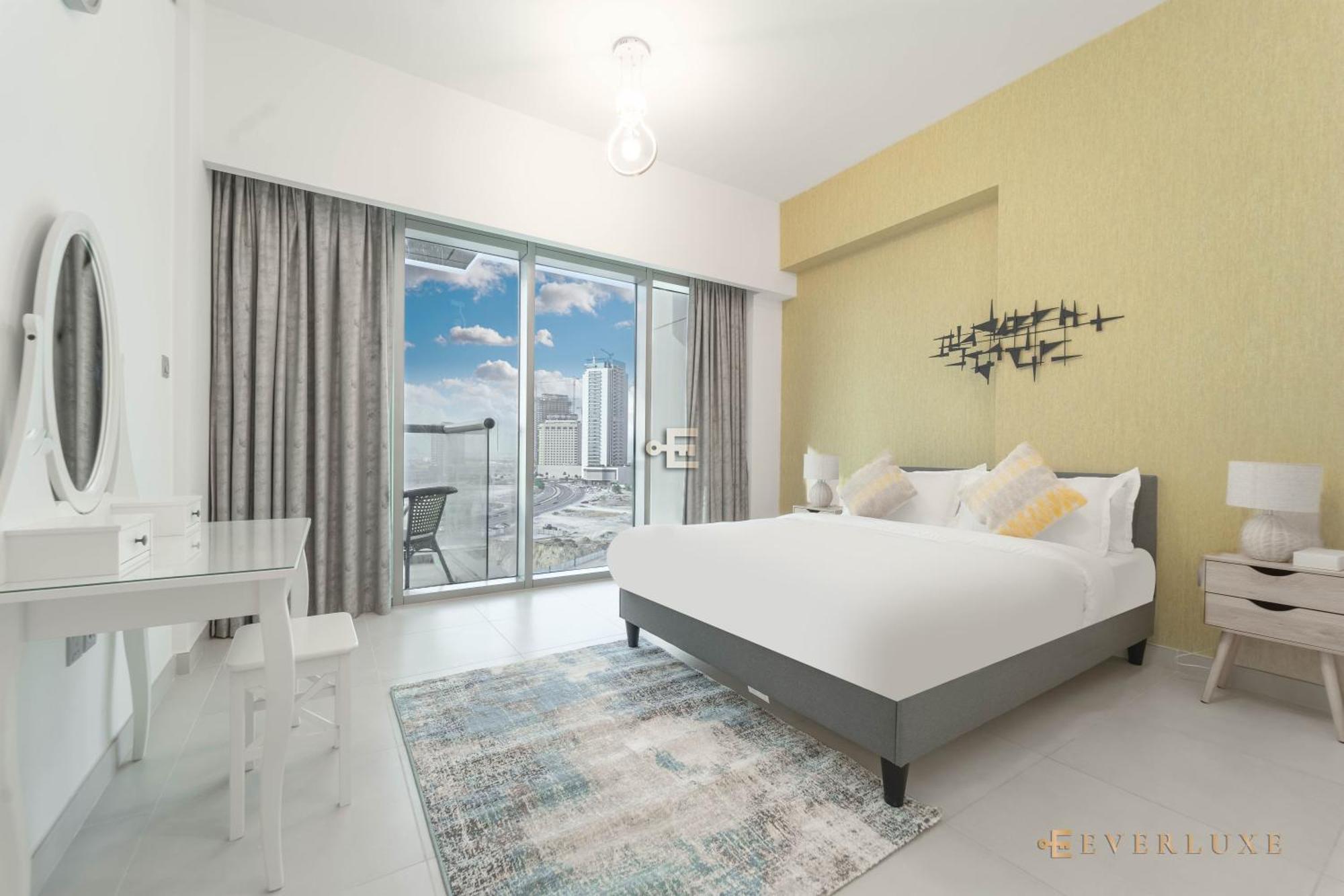 Beautiful 2 Bedroom Montrose Apartment *