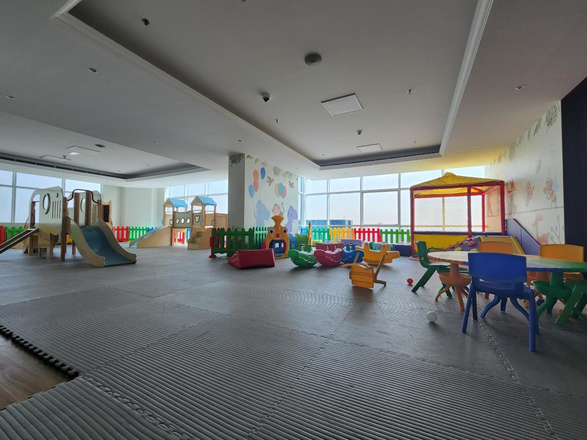 Chateau Chill, High-rise Marina Escape Apartment Dubai