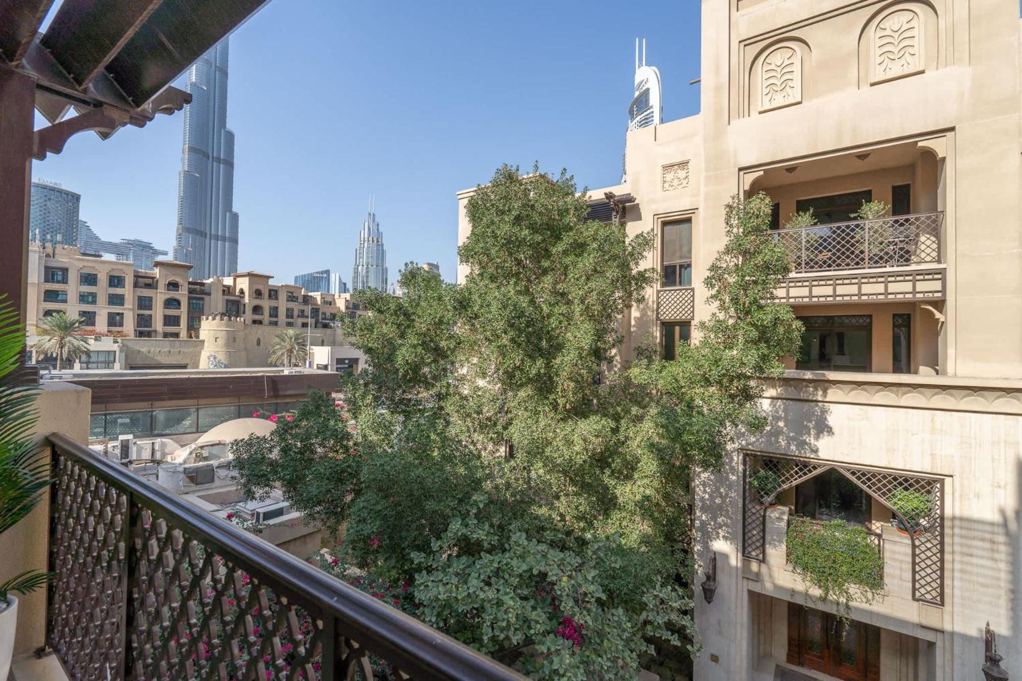 Luxury Living In The Heart Of - Next To Mall And Fountains - Stunning Full Burj Khalifa View Apartment *