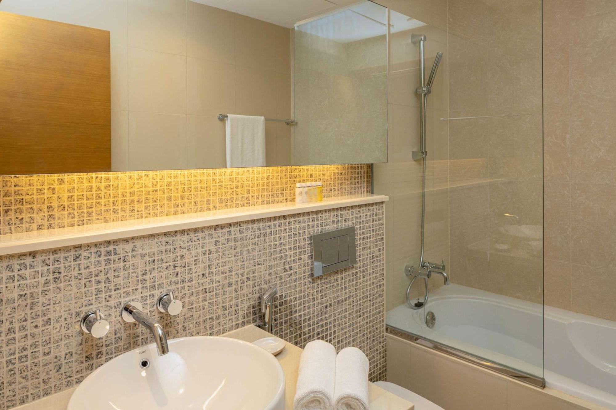 Silkhaus Spacious In Downtown Claren Tower Apartment