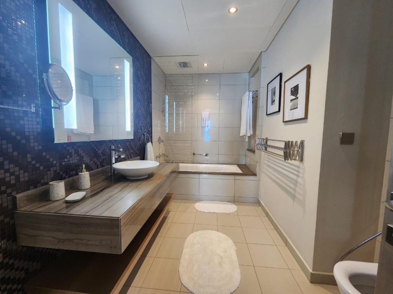 Royal By Damac Paramount Towers B Burj Khalifa Views Dubai