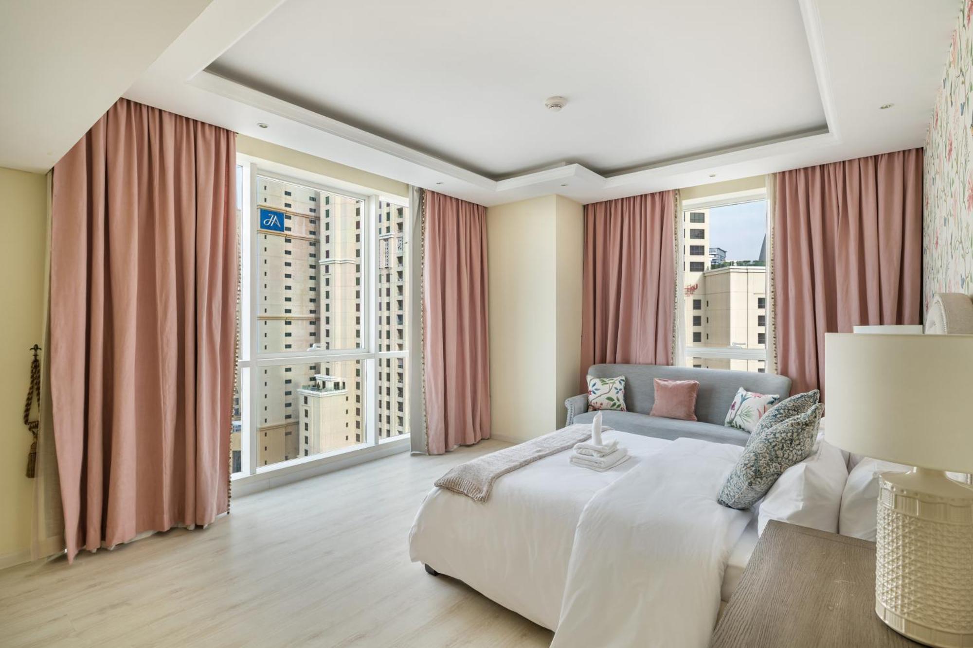 Access 4 Bedroom Jbr Apartment Dubai