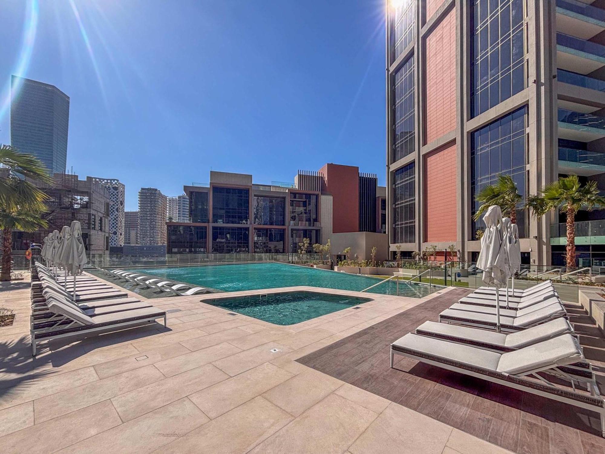 Frank Porter - Peninsula Five Dubai