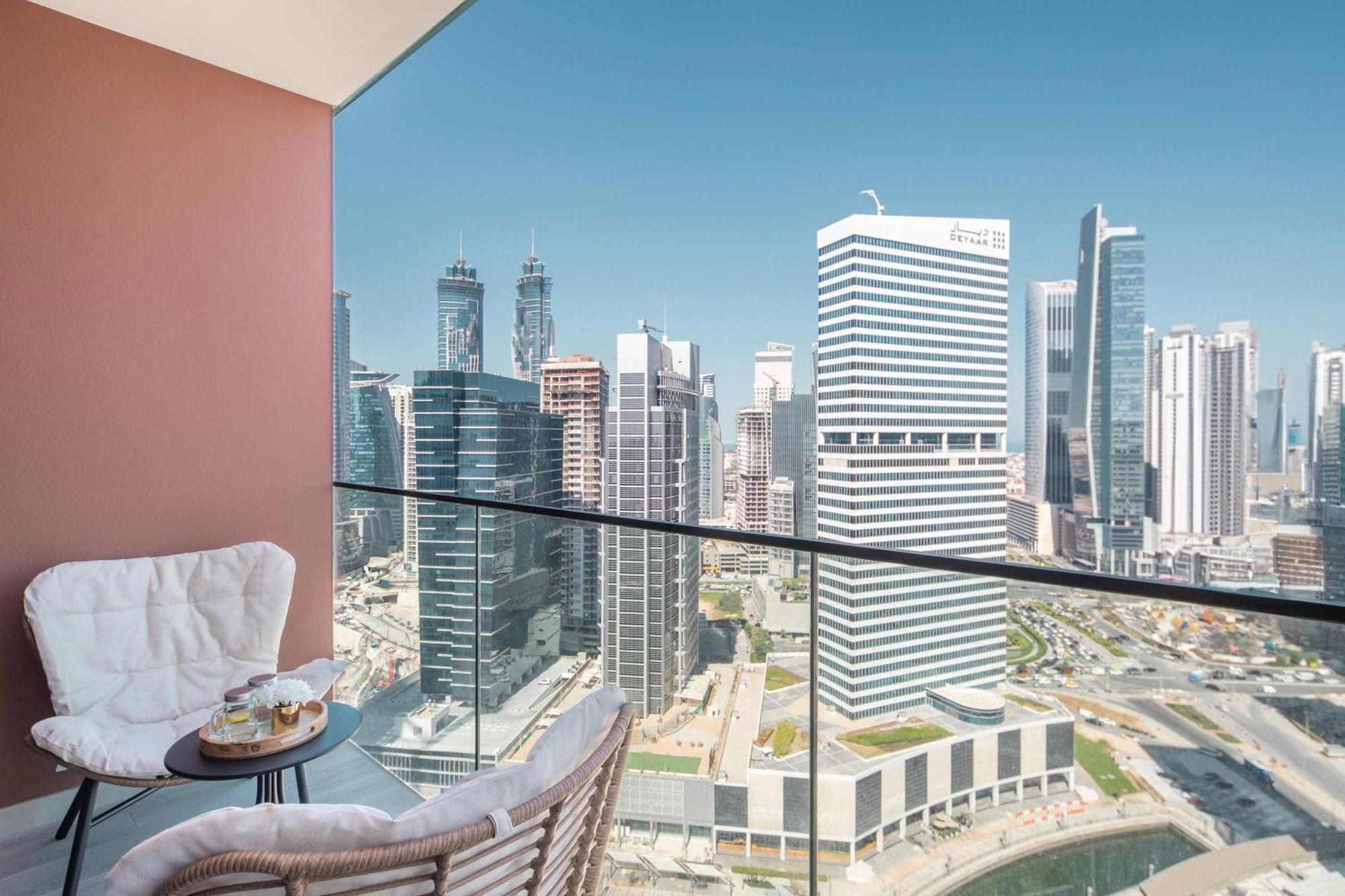 Frank Porter - Peninsula Five Apartment