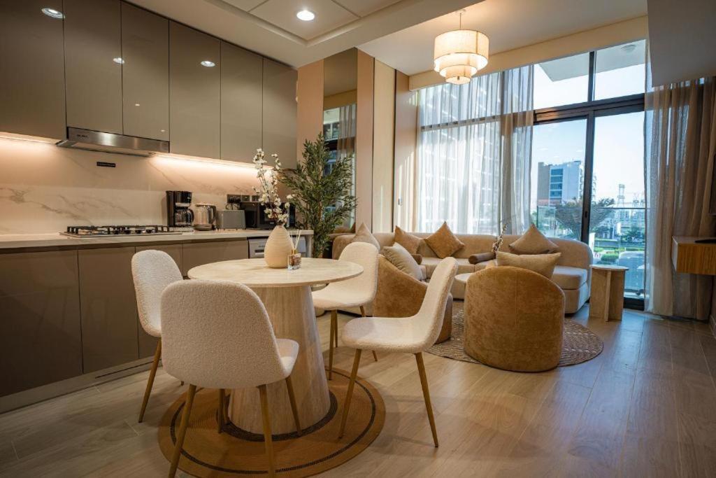 Cozy Pool View Fully Furnished Apartment Dubai