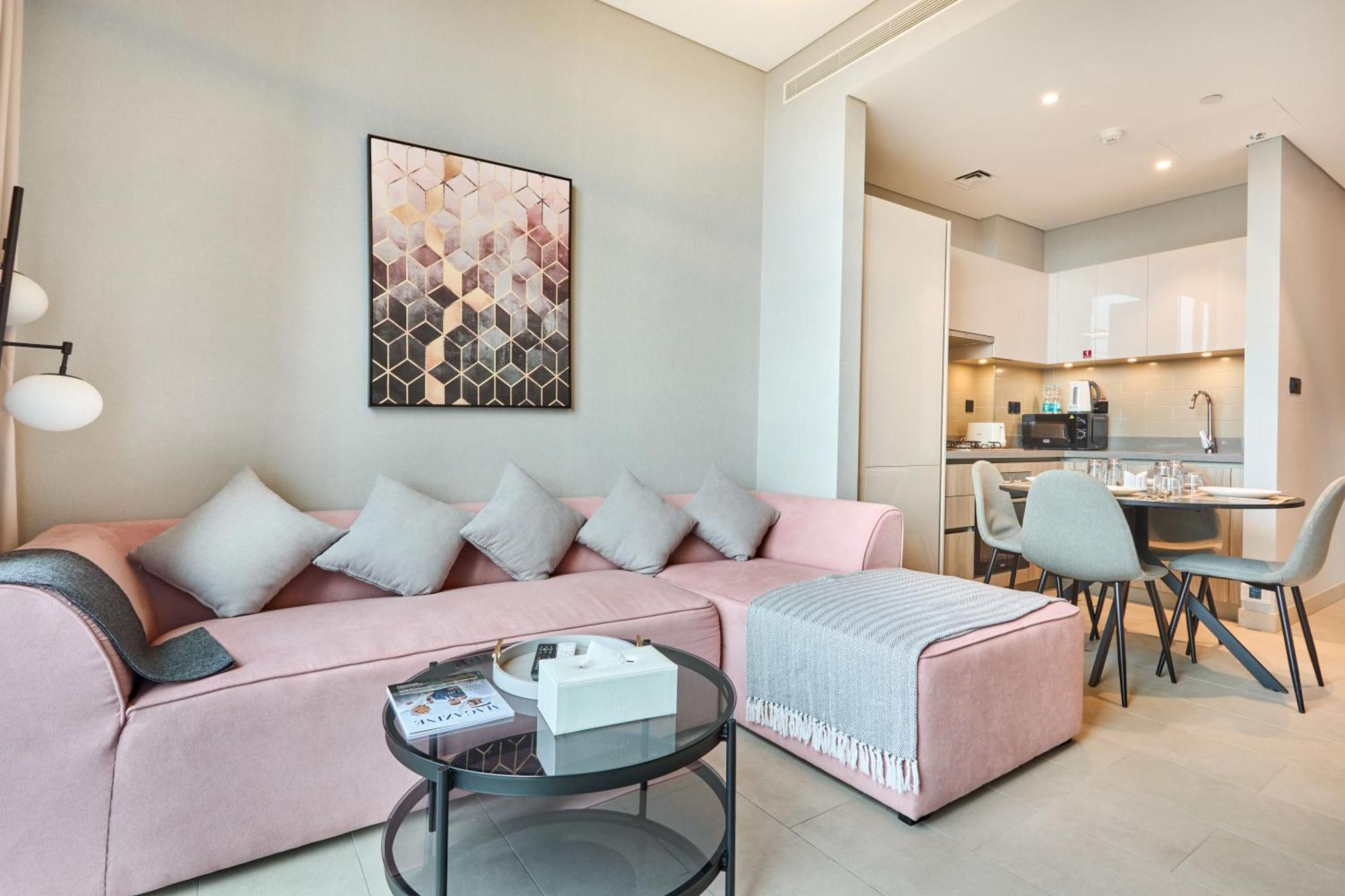 By Latinem Luxury 1br W508 Near Downtown Dubai