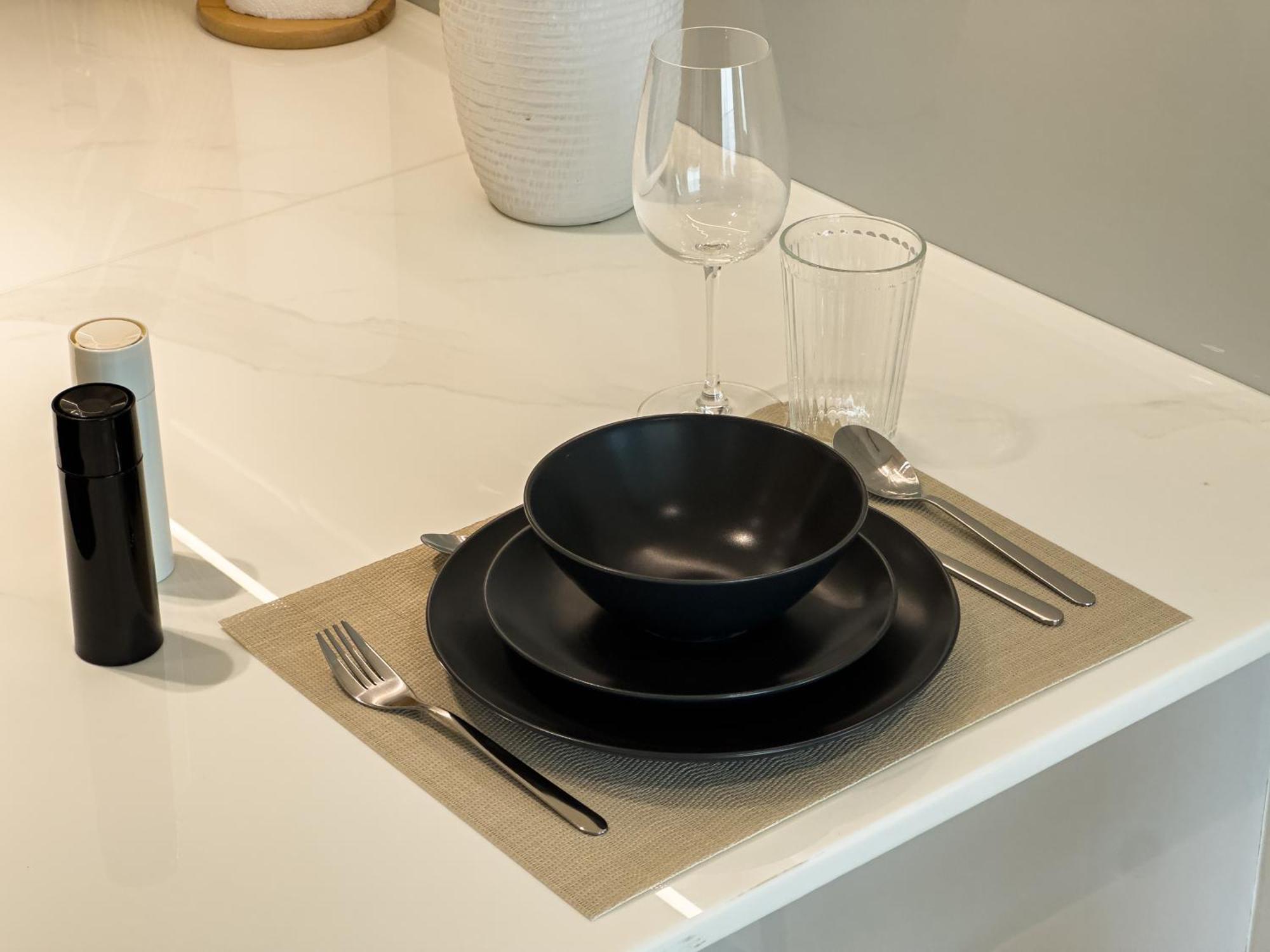 Scandinavian-inspired Comfort - Designer's Pick - Full-size Pool - Heart Of Jvc - Brand New Apartment *