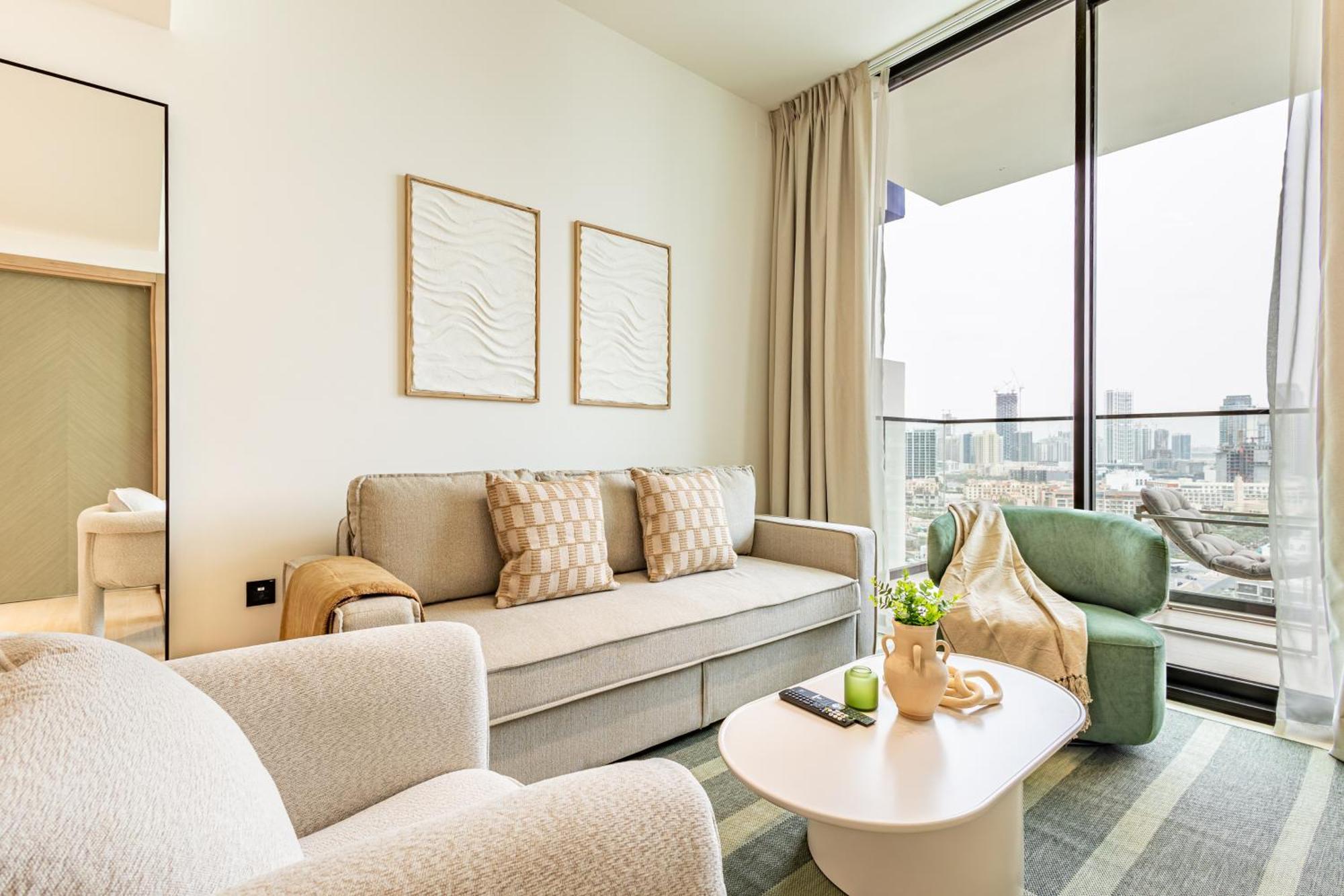 Scandinavian-inspired Comfort - Designer's Pick - Full-size Pool - Heart Of Jvc - Brand New Apartment