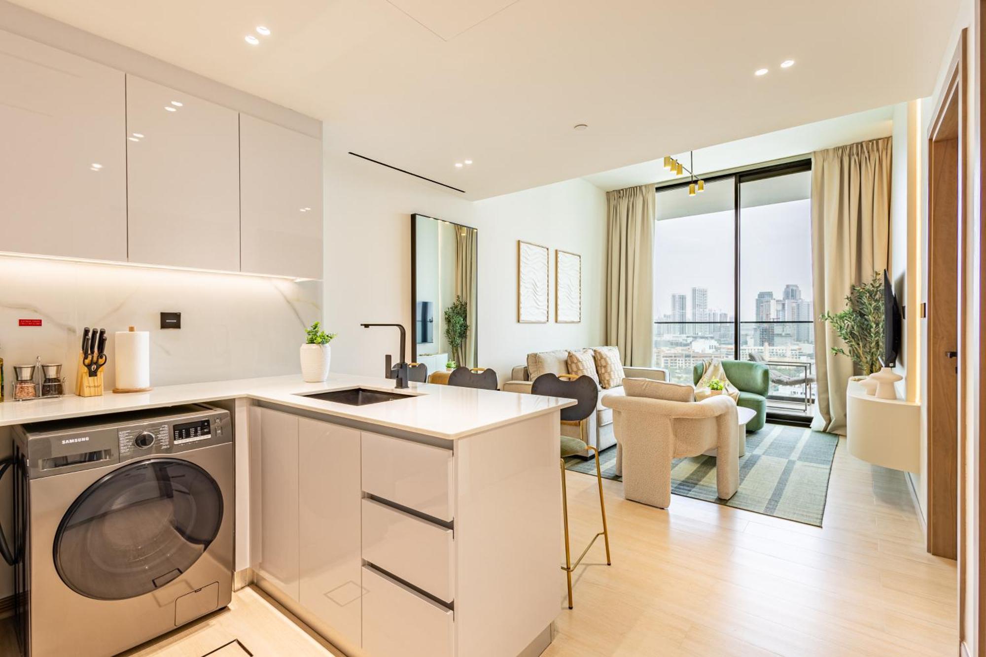 Scandinavian-inspired Comfort - Designer's Pick - Full-size Pool - Heart Of Jvc - Brand New Apartment *