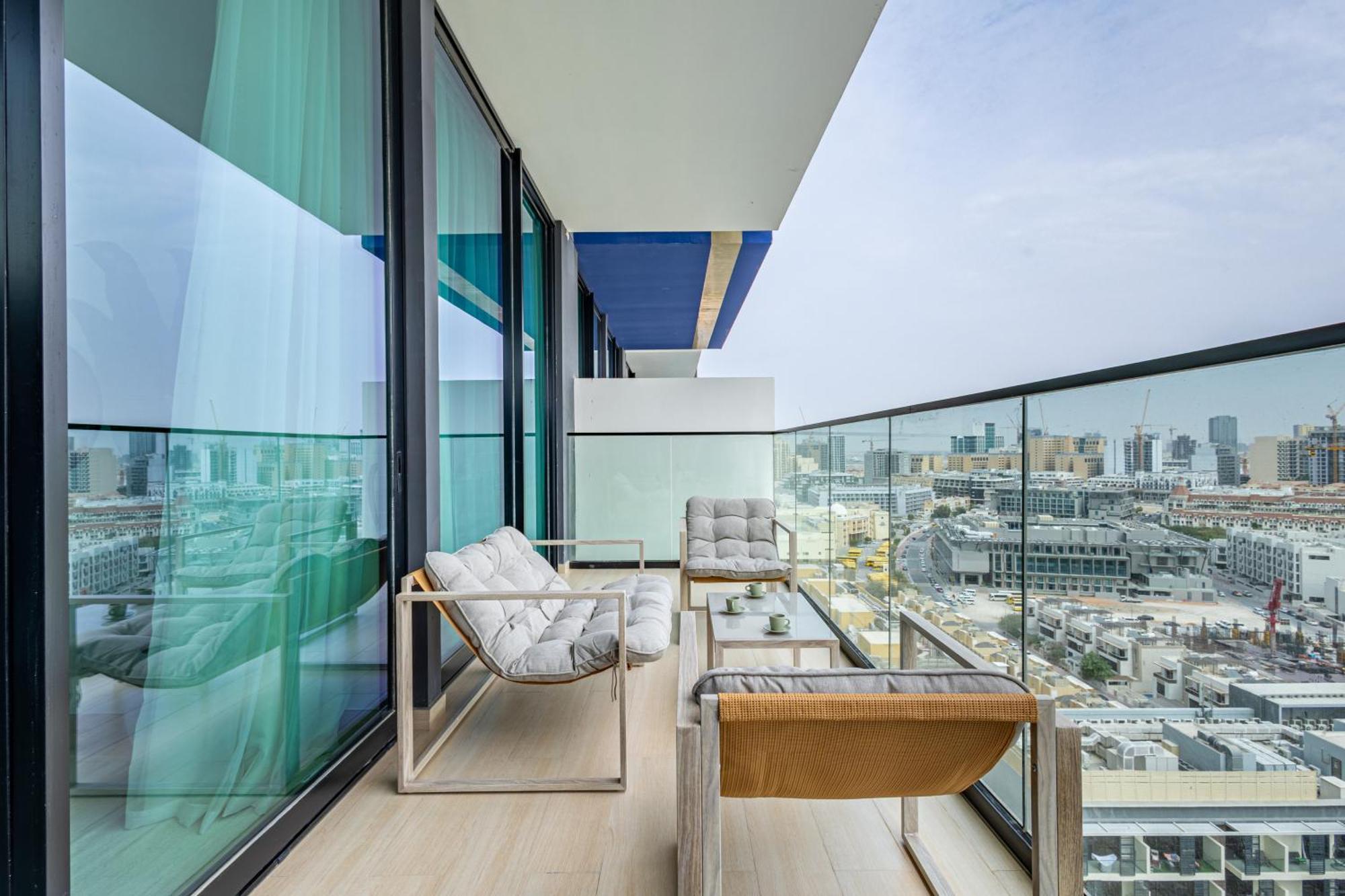 Scandinavian-inspired Comfort - Designer's Pick - Full-size Pool - Heart Of Jvc - Brand New Apartment