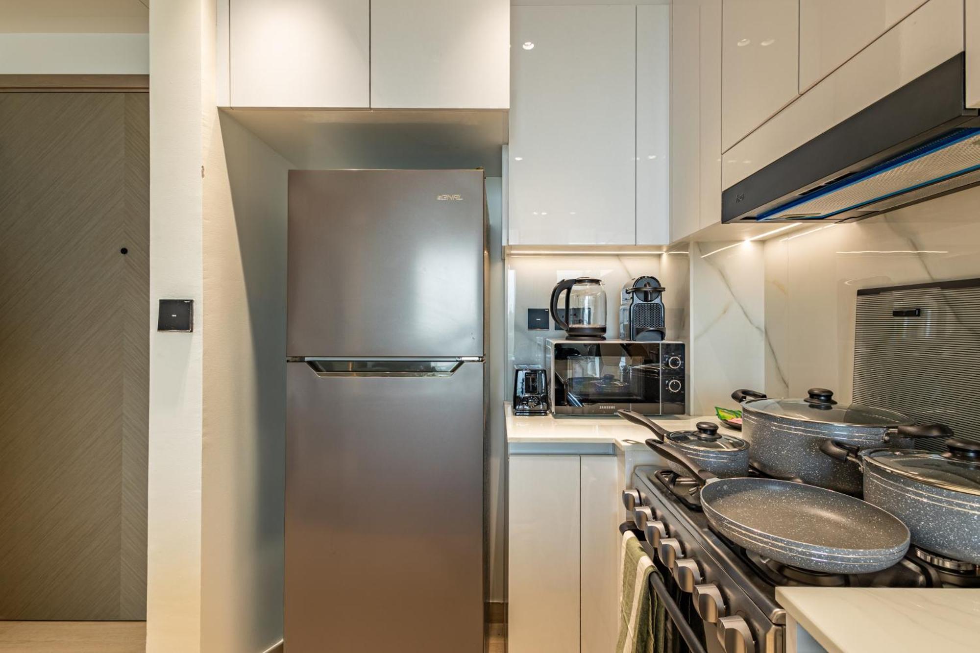 Scandinavian-inspired Comfort - Designer's Pick - Full-size Pool - Heart Of Jvc - Brand New Apartment