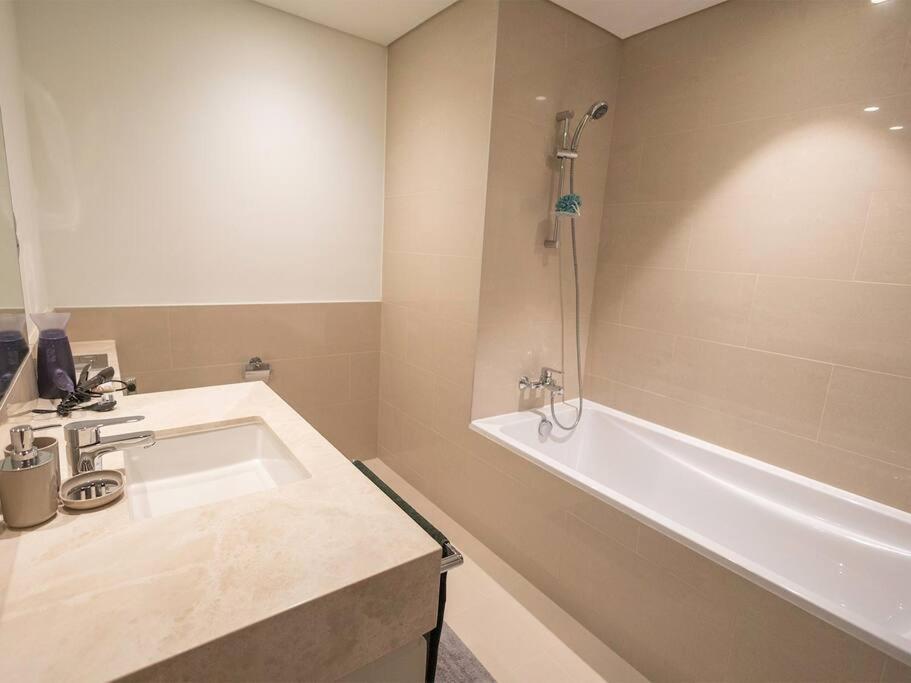 Mh - Act Tower - Downtown -1bedroom - Ref504 * Dubai